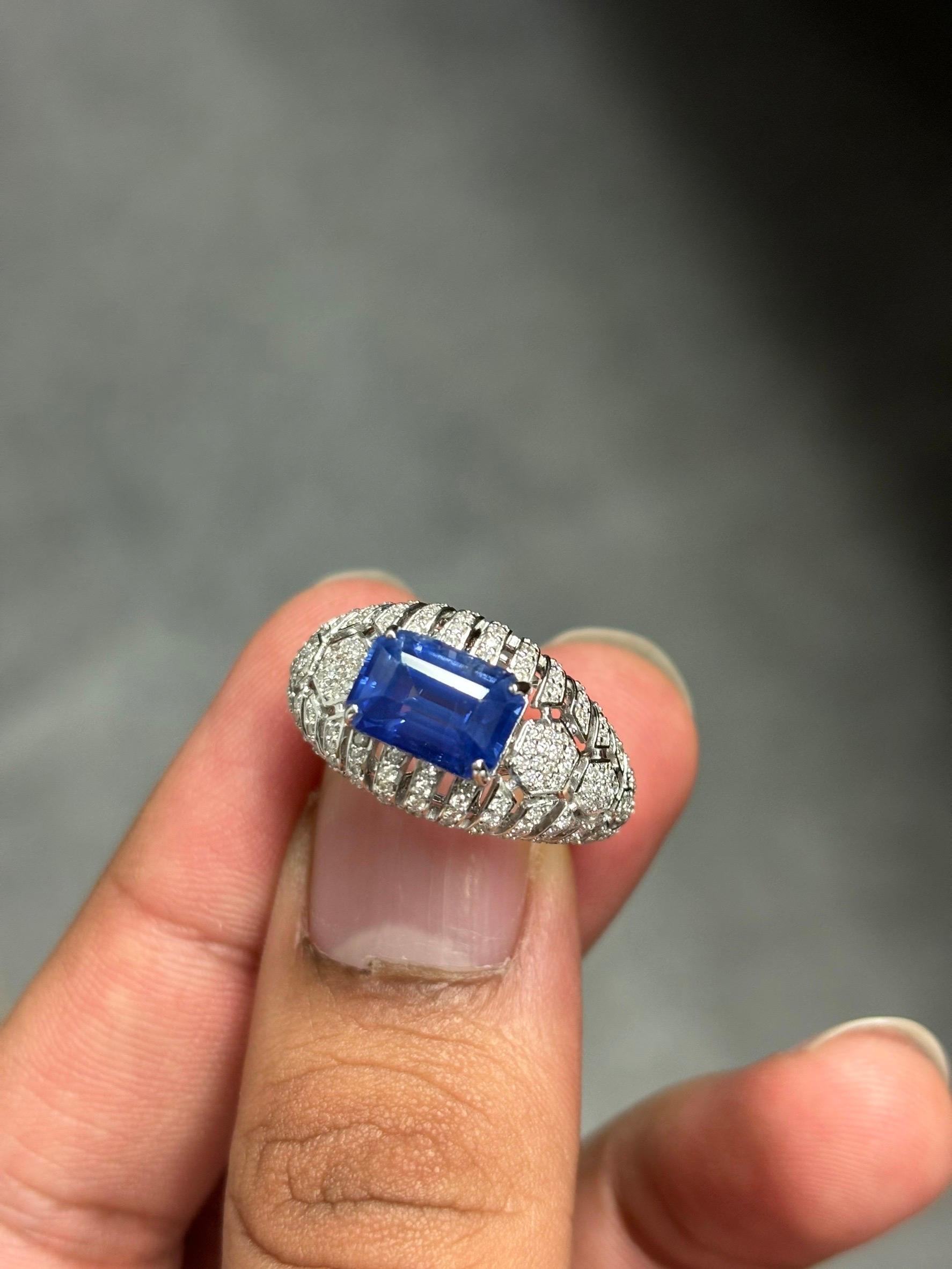 3,45 Karat Königsblauer Saphir & Diamant-Ring aus 18 Karat Weißgold mit Nieten im Angebot 11