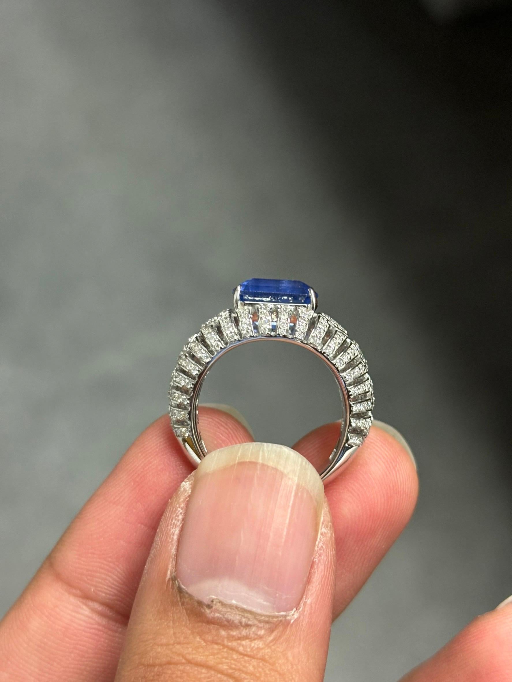3,45 Karat Königsblauer Saphir & Diamant-Ring aus 18 Karat Weißgold mit Nieten im Angebot 10