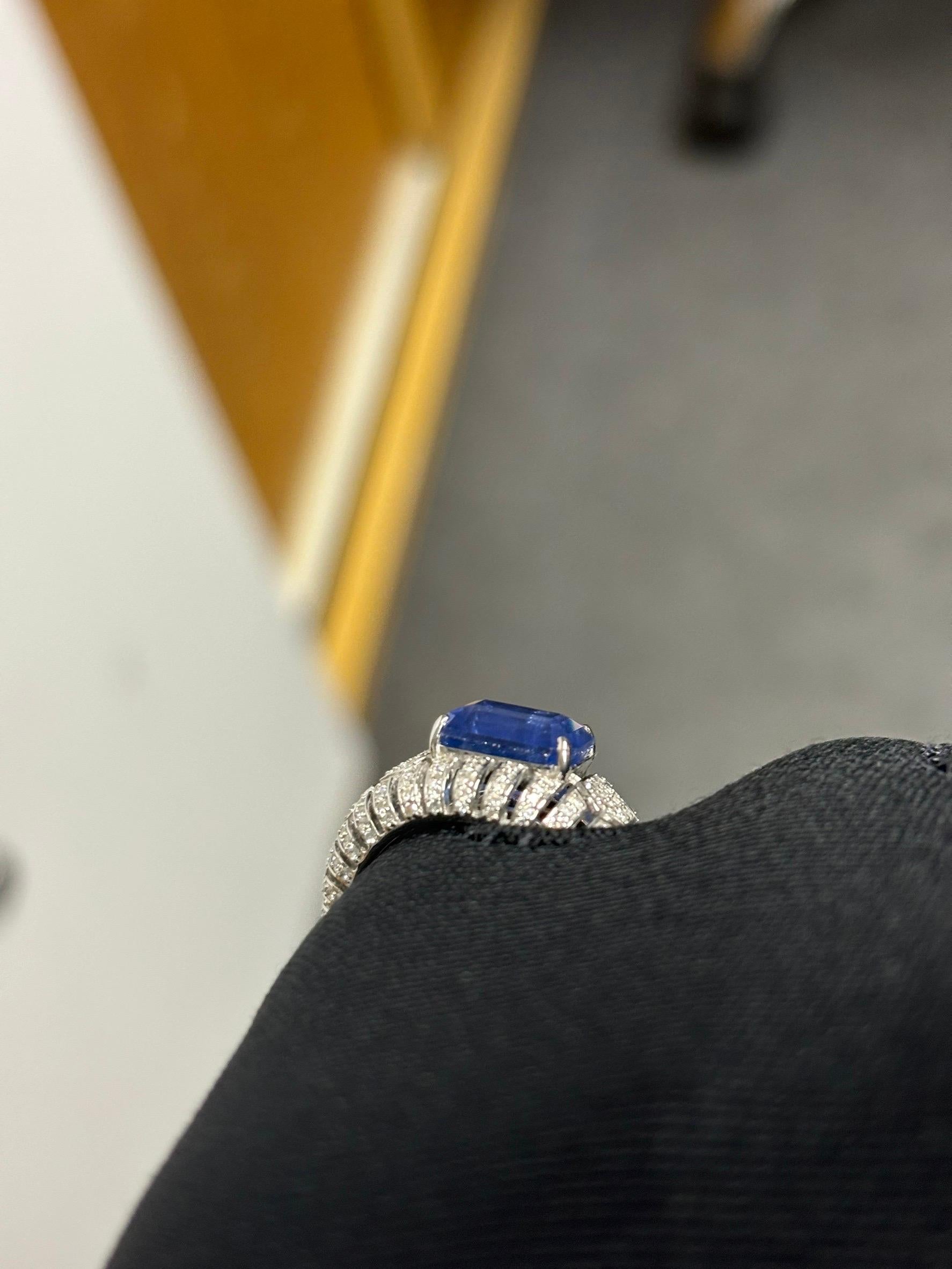 3,45 Karat Königsblauer Saphir & Diamant-Ring aus 18 Karat Weißgold mit Nieten im Angebot 12