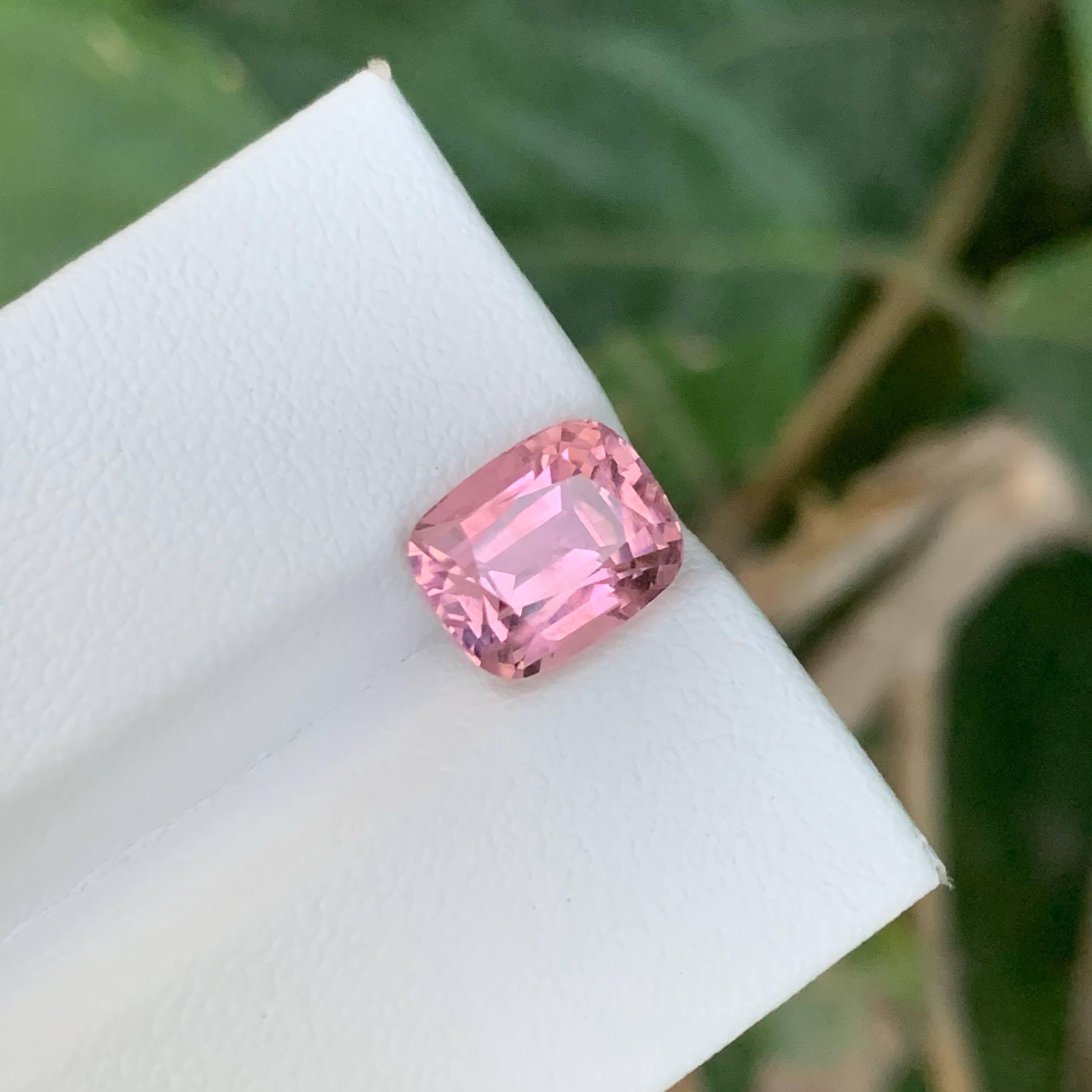 3,45 carati di tormalina rosa baby naturale sciolta, pietra tagliata a cuscino Gemma africana in vendita 1