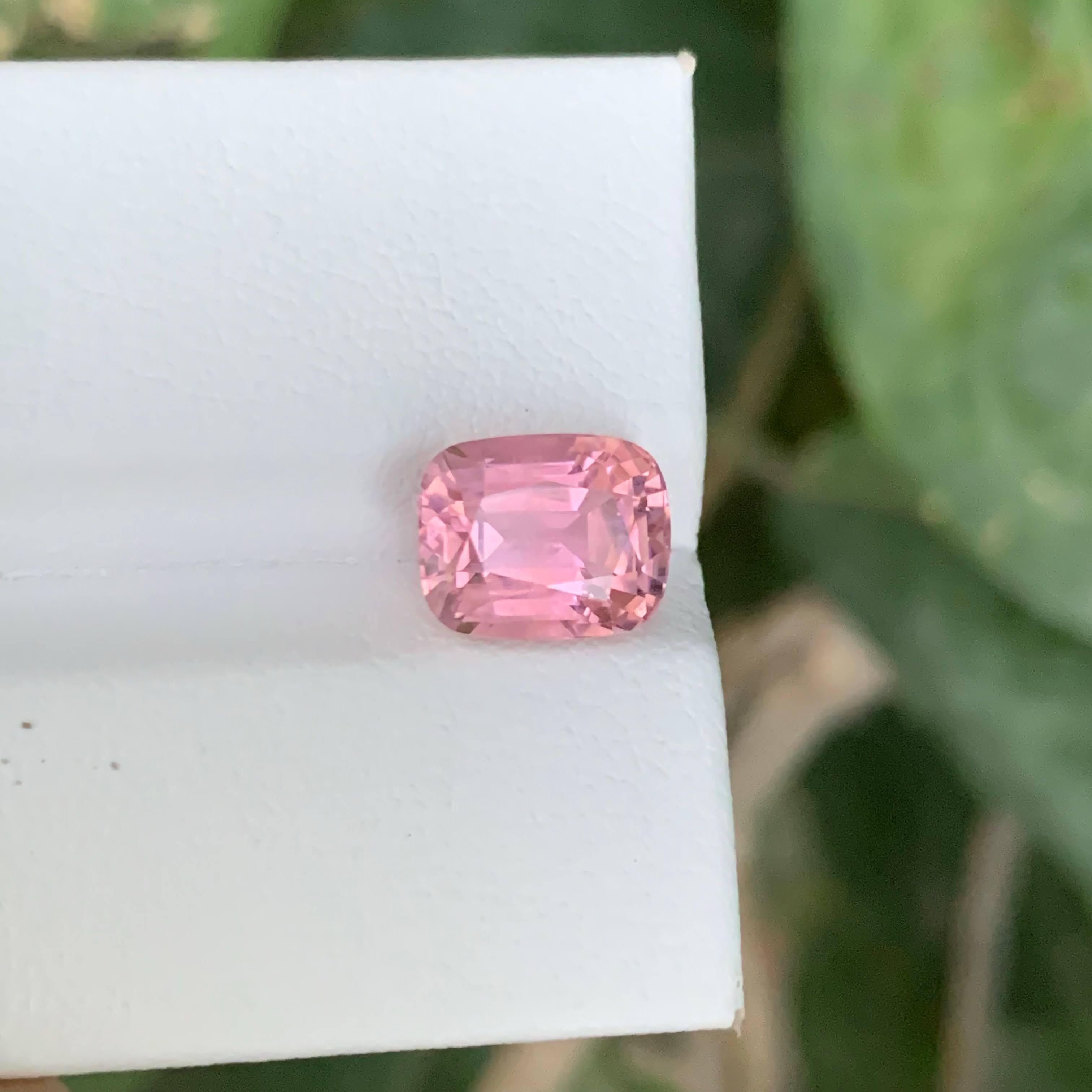 3,45 carati di tormalina rosa baby naturale sciolta, pietra tagliata a cuscino Gemma africana in vendita 3
