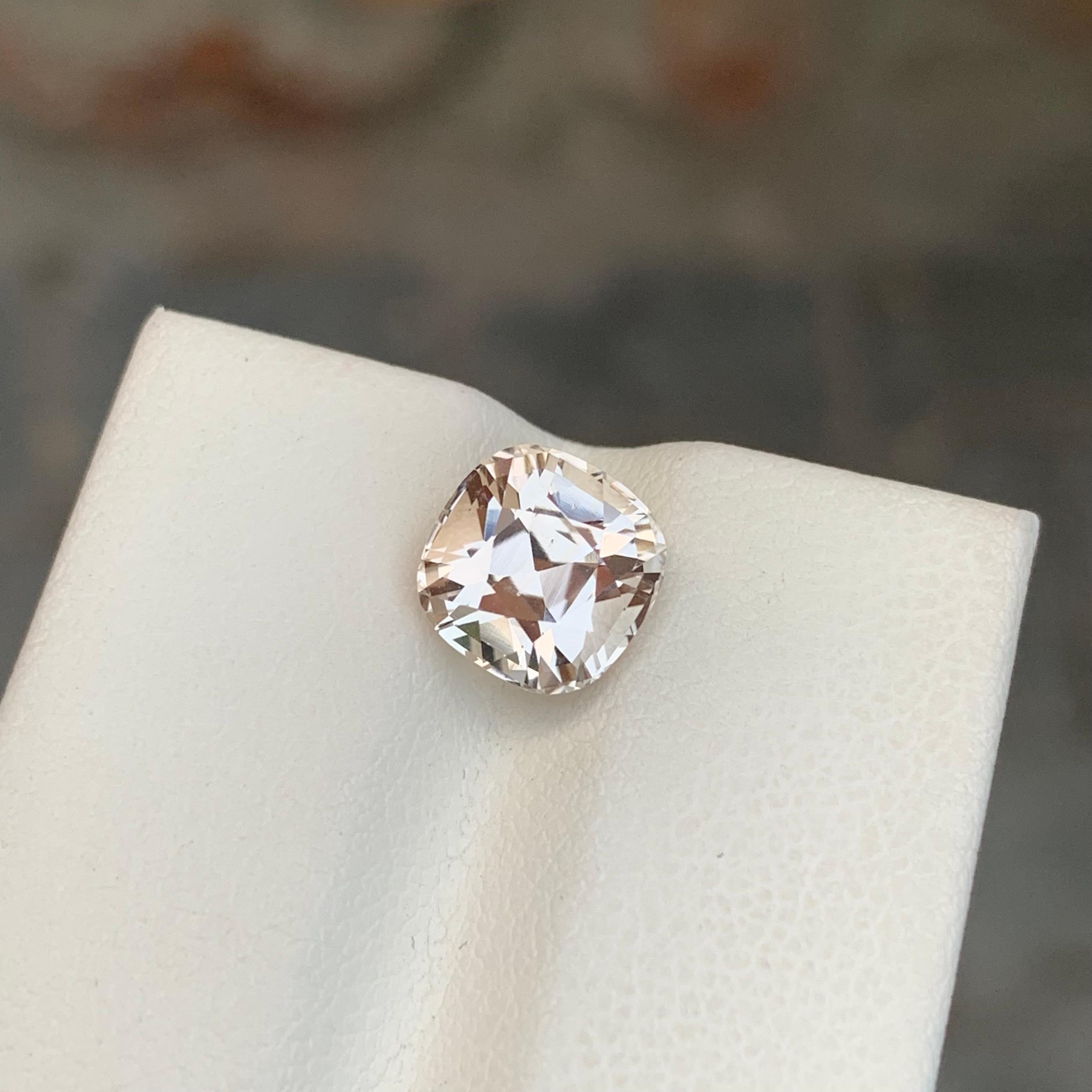 3.45 Carat Natural Loose Golden Topaz Cushion Shape Gemstone (pierre précieuse en forme de coussin) en vente 4