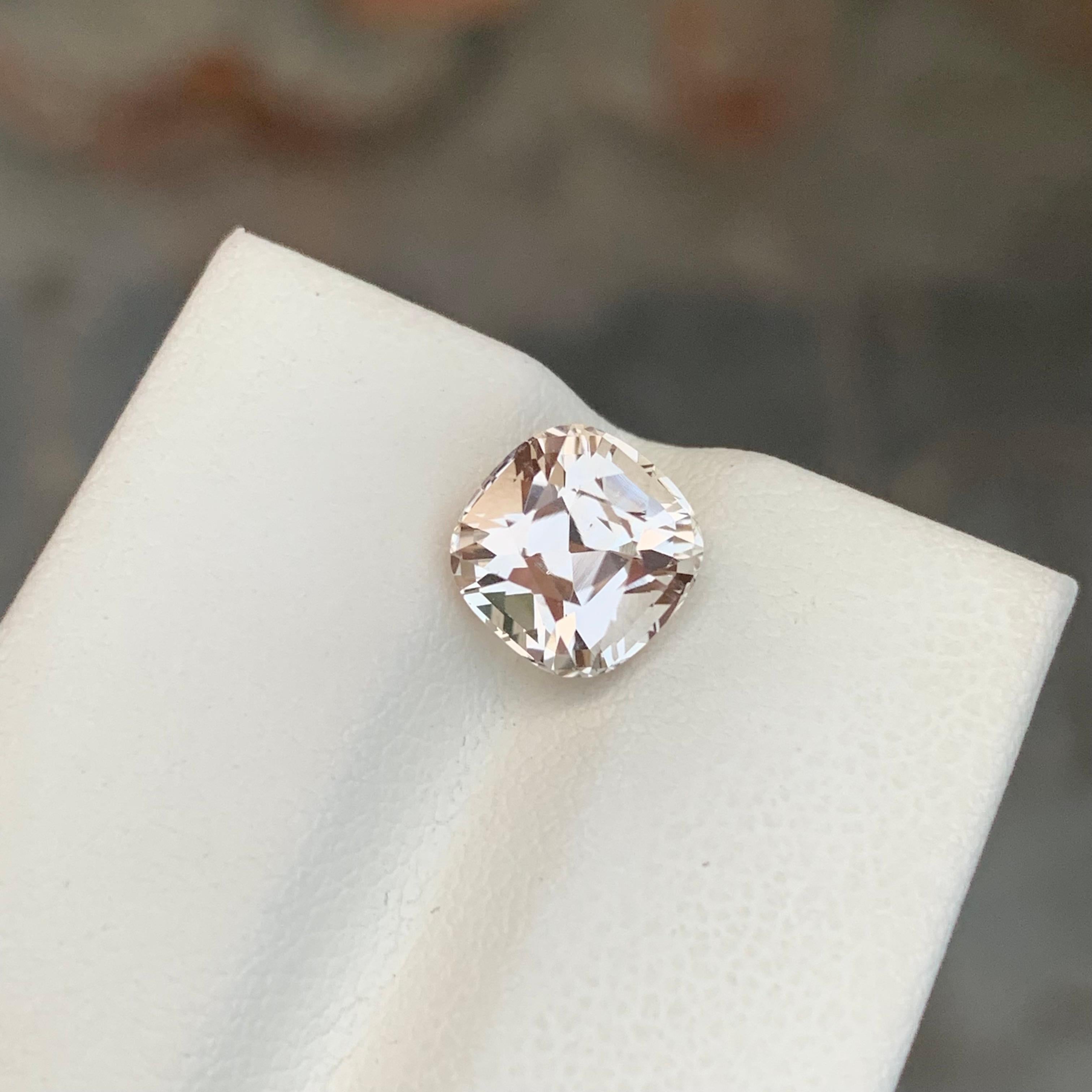 3.45 Carat Natural Loose Golden Topaz Cushion Shape Gemstone (pierre précieuse en forme de coussin) en vente 5