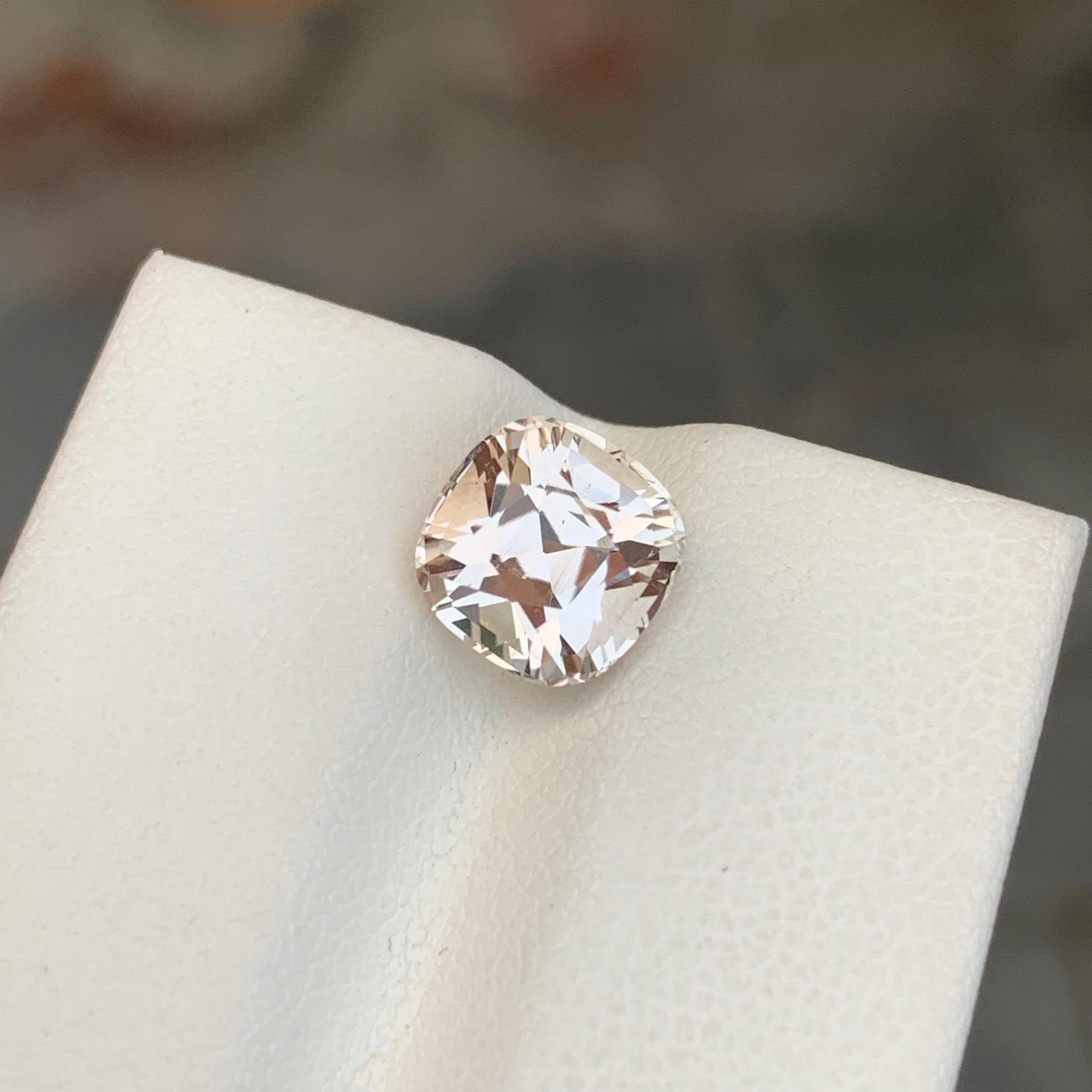 Taille coussin 3.45 Carat Natural Loose Golden Topaz Cushion Shape Gemstone (pierre précieuse en forme de coussin) en vente