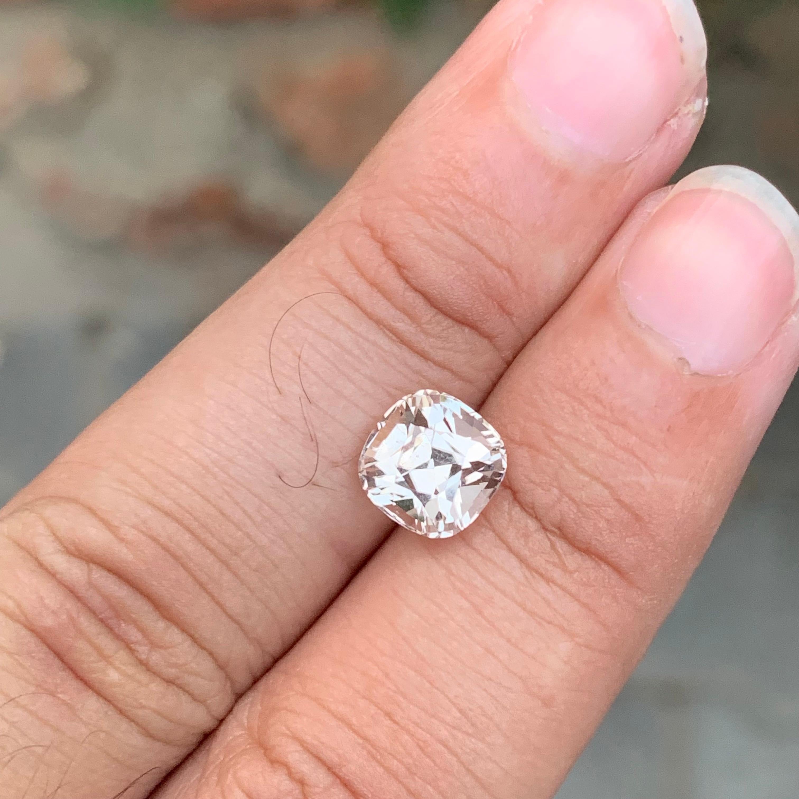 3.45 Carat Natural Loose Golden Topaz Cushion Shape Gemstone (pierre précieuse en forme de coussin) en vente 3