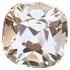 Topacio dorado suelto natural de 3.45 quilates en forma de cojín