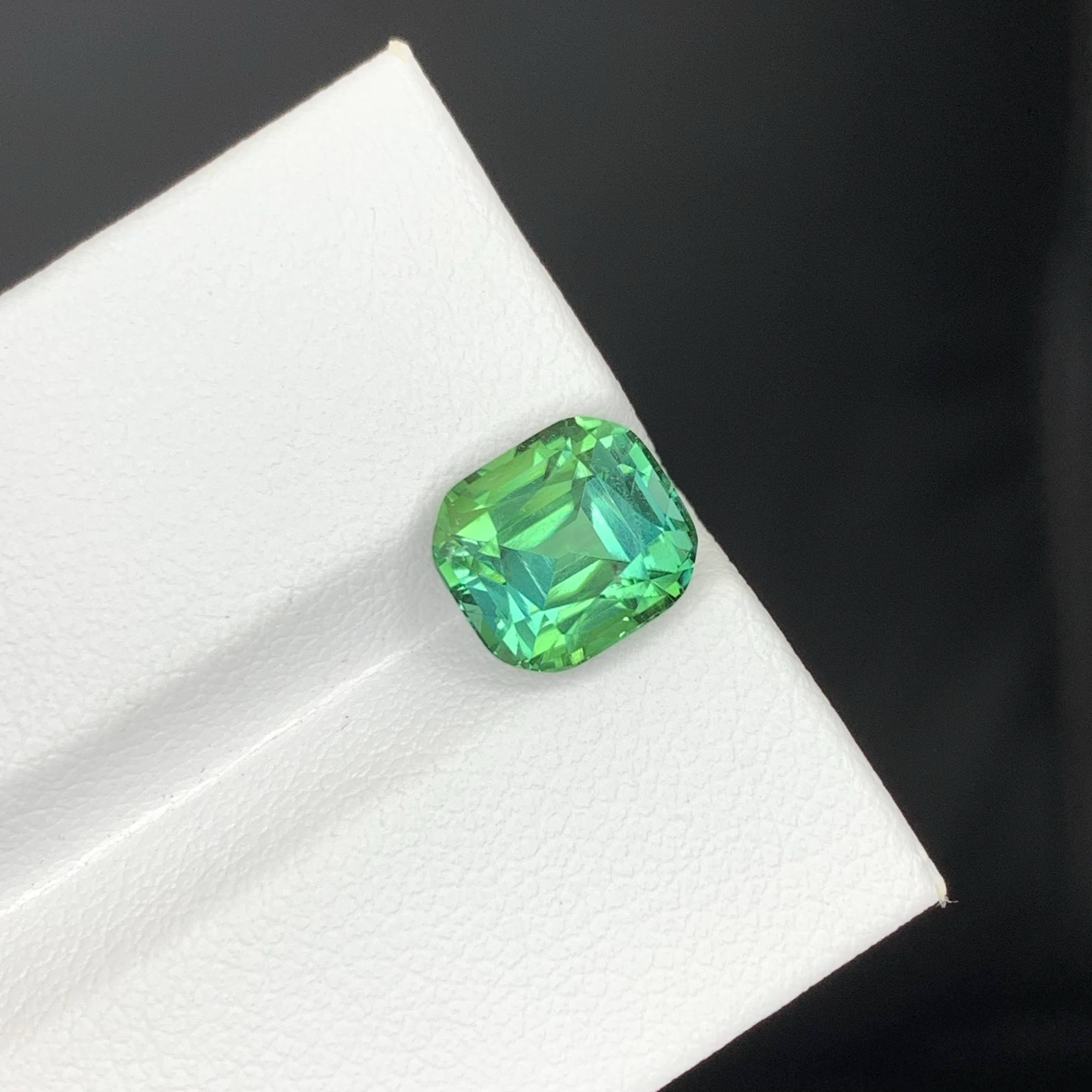 3.45 carati di tormalina verde menta naturale sfusa, pietra tagliata a cuscino Gemma afgana in vendita 1