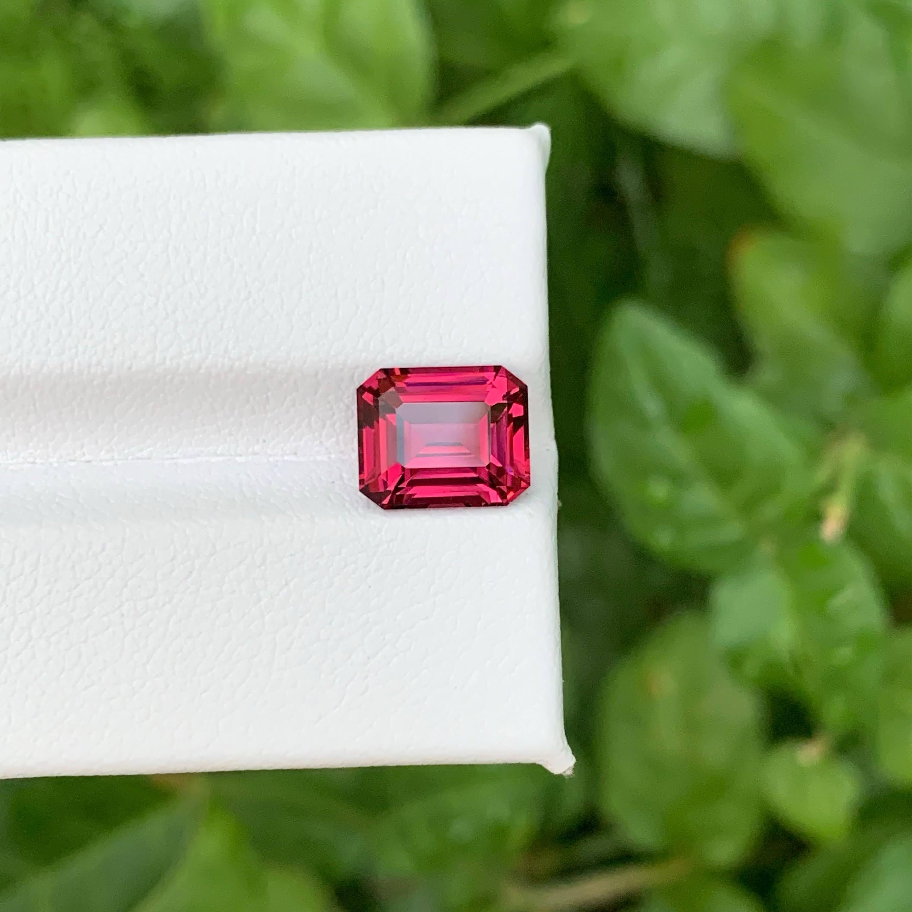 3,45 Karat natürlicher loser rosa-roter Umbalit Granat Smaragd-Schliff aus Afrika im Angebot 4