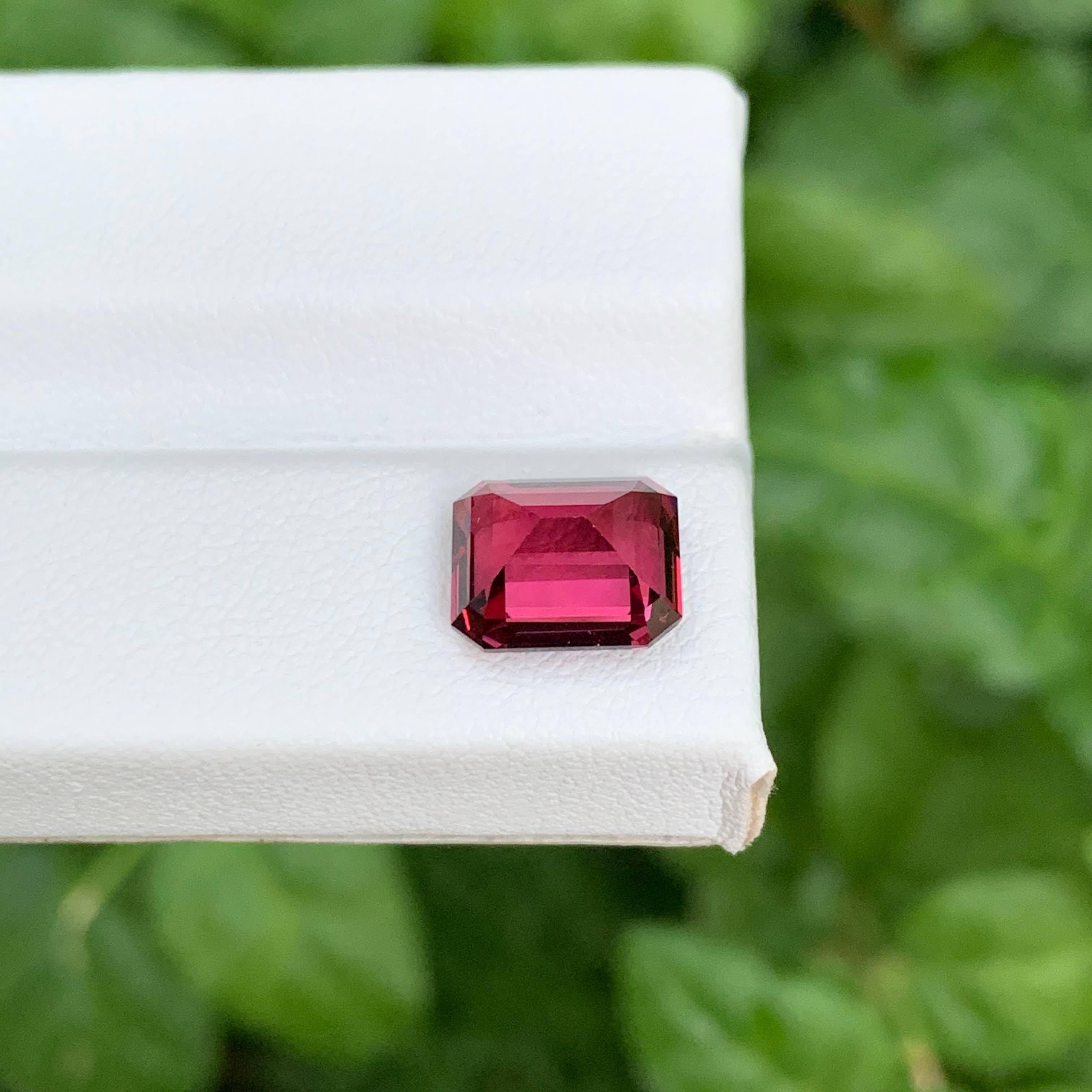 3,45 Karat natürlicher loser rosa-roter Umbalit Granat Smaragd-Schliff aus Afrika für Damen oder Herren im Angebot
