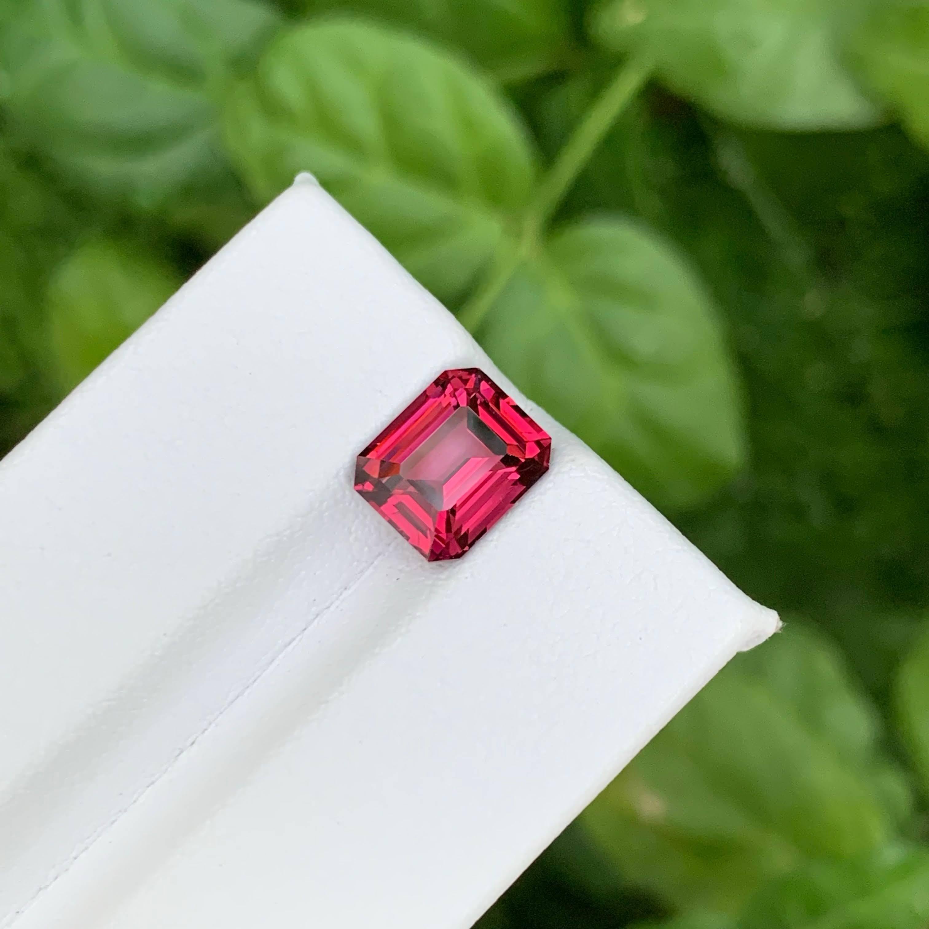 3,45 Karat natürlicher loser rosa-roter Umbalit Granat Smaragd-Schliff aus Afrika im Angebot 2