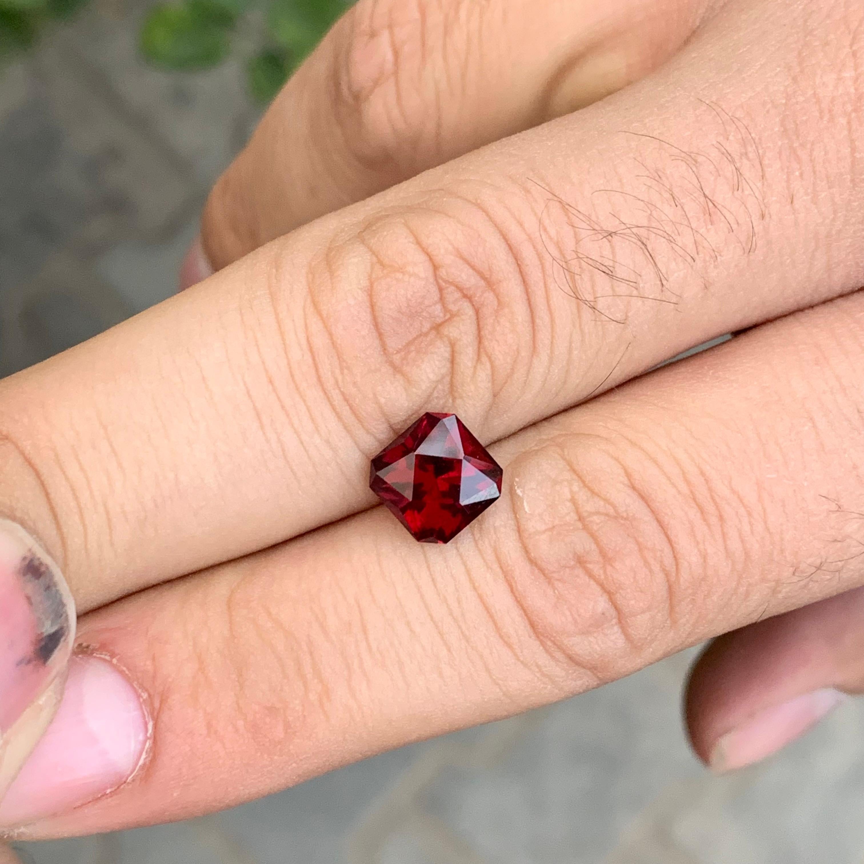 3.45 Carat Natural Loose Rhodolite Garnet Square Shape Gem en vente 6