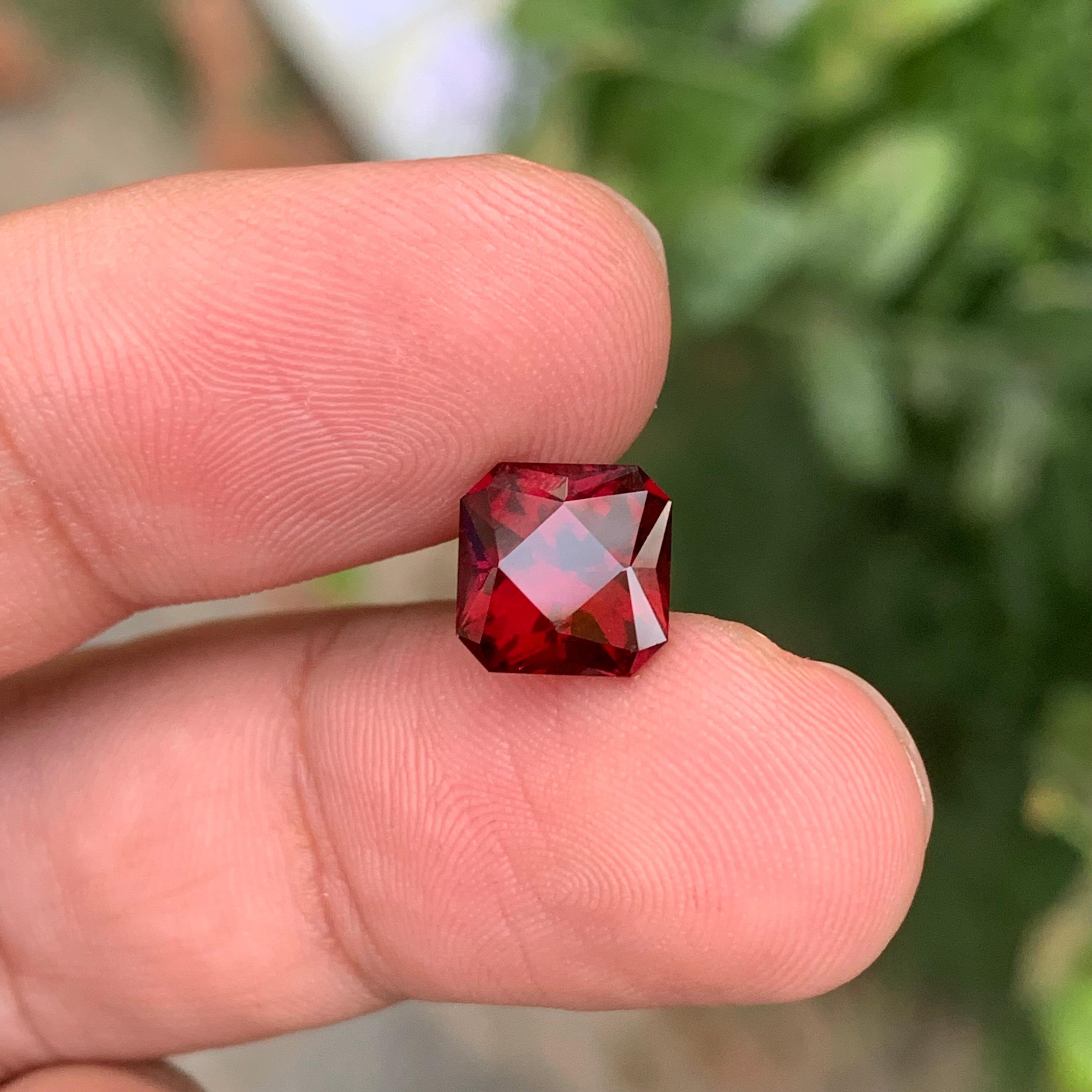 3.45 Carat Natural Loose Rhodolite Garnet Square Shape Gem en vente 7