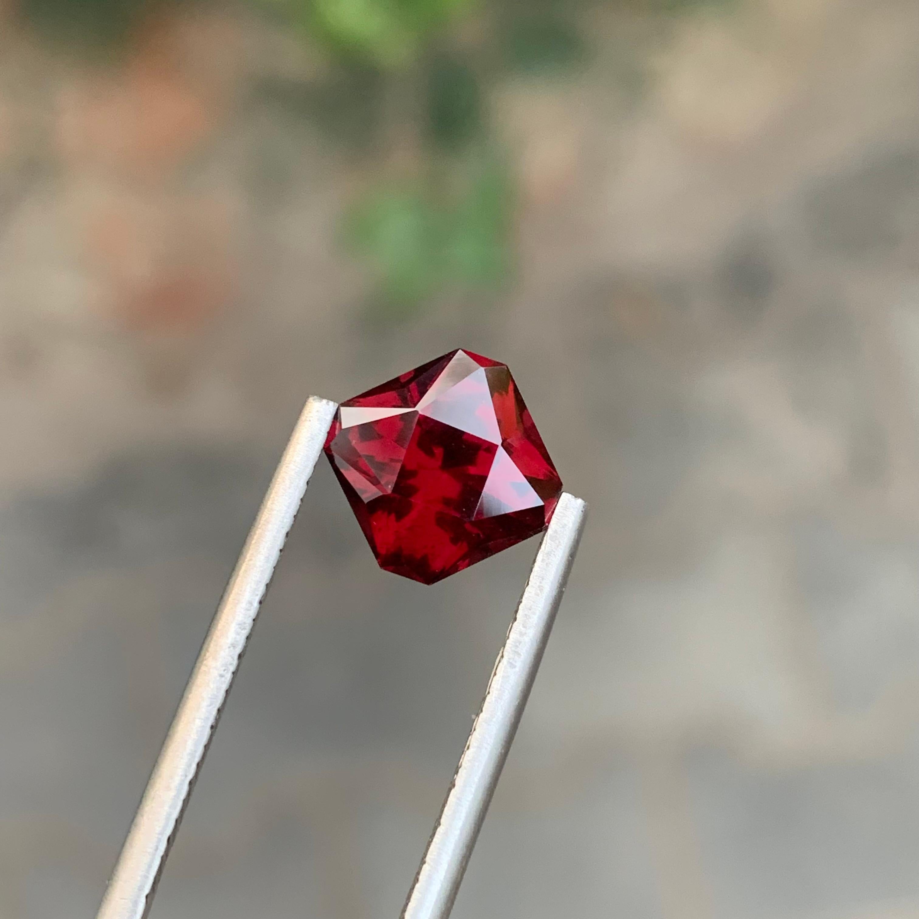 3.45 Carat Natural Loose Rhodolite Garnet Square Shape Gem en vente 8