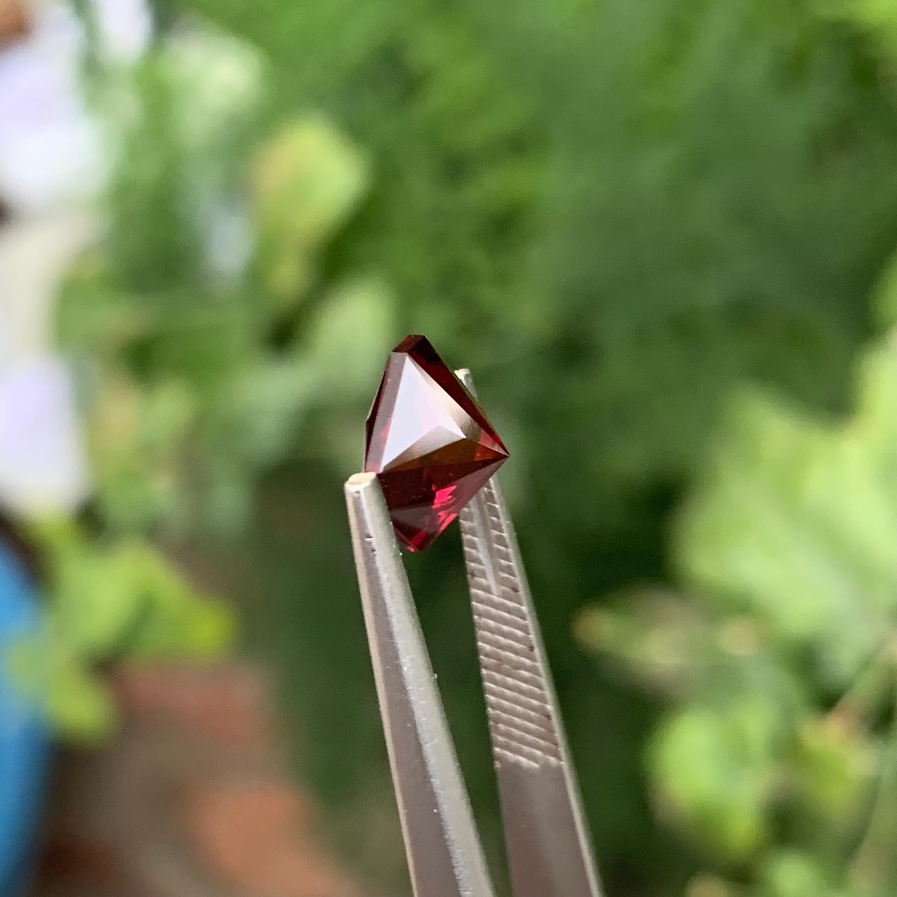 3.45 Carat Natural Loose Rhodolite Garnet Square Shape Gem en vente 9