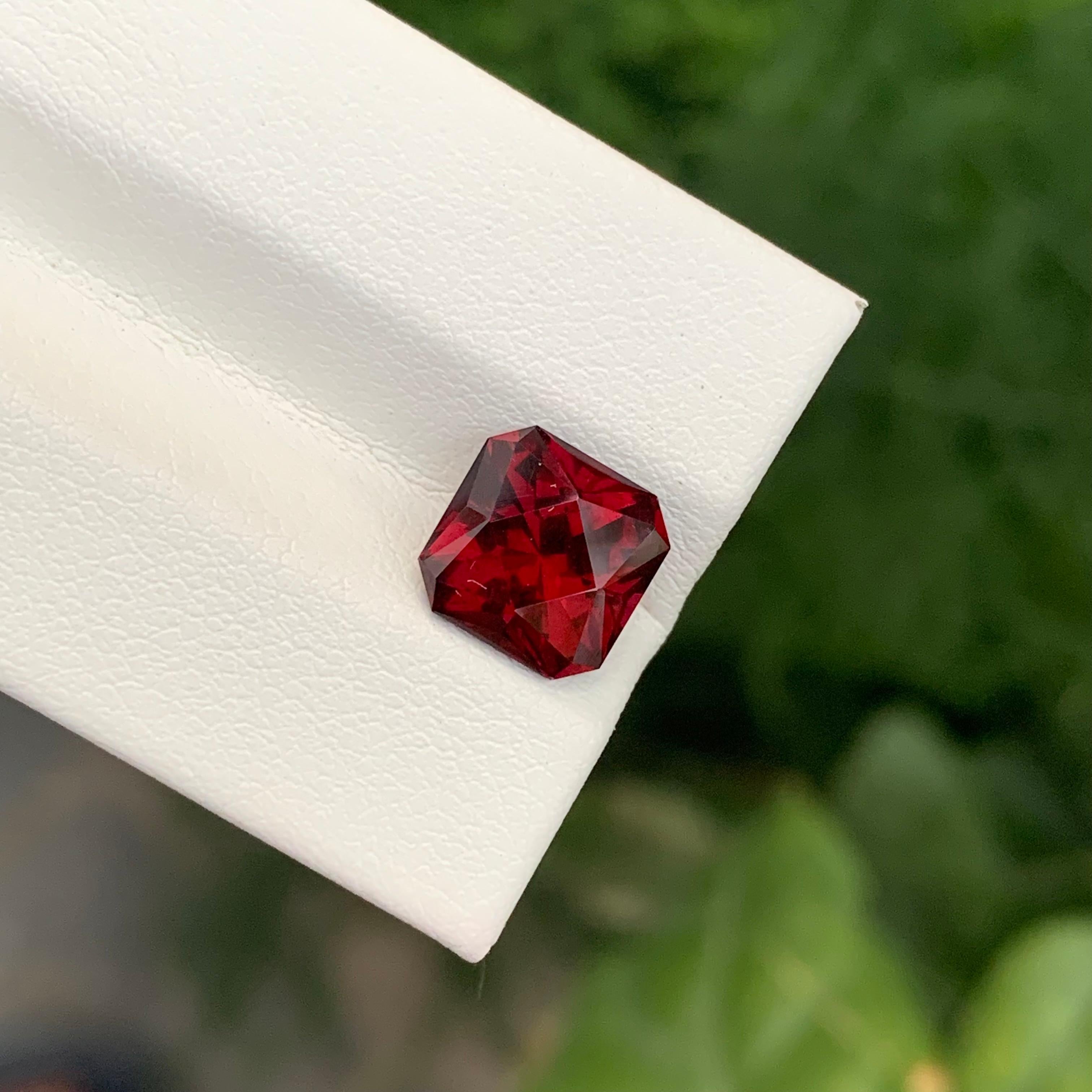 Arts and Crafts 3.45 Carat Natural Loose Rhodolite Garnet Square Shape Gem en vente