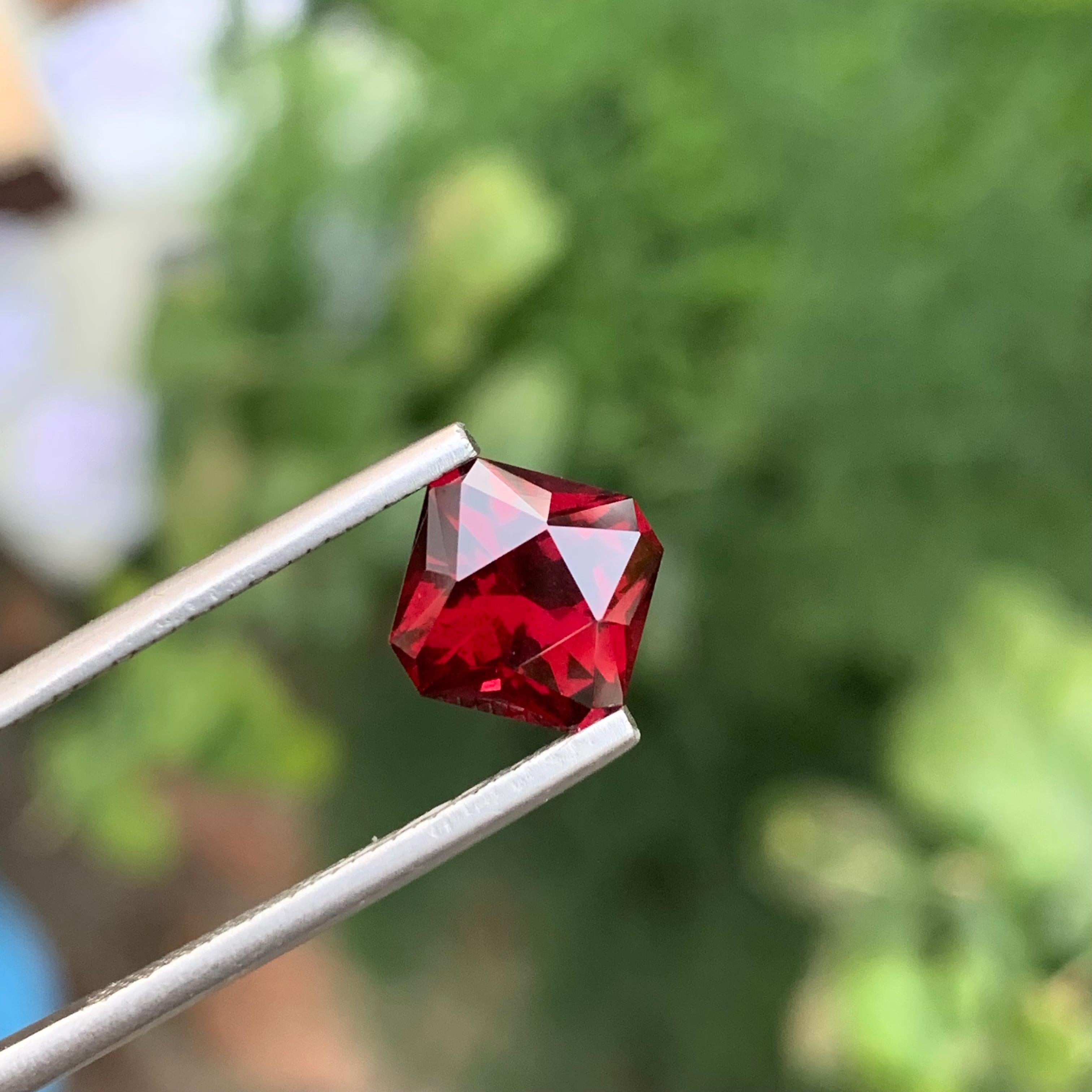 3.45 Carat Natural Loose Rhodolite Garnet Square Shape Gem en vente 1