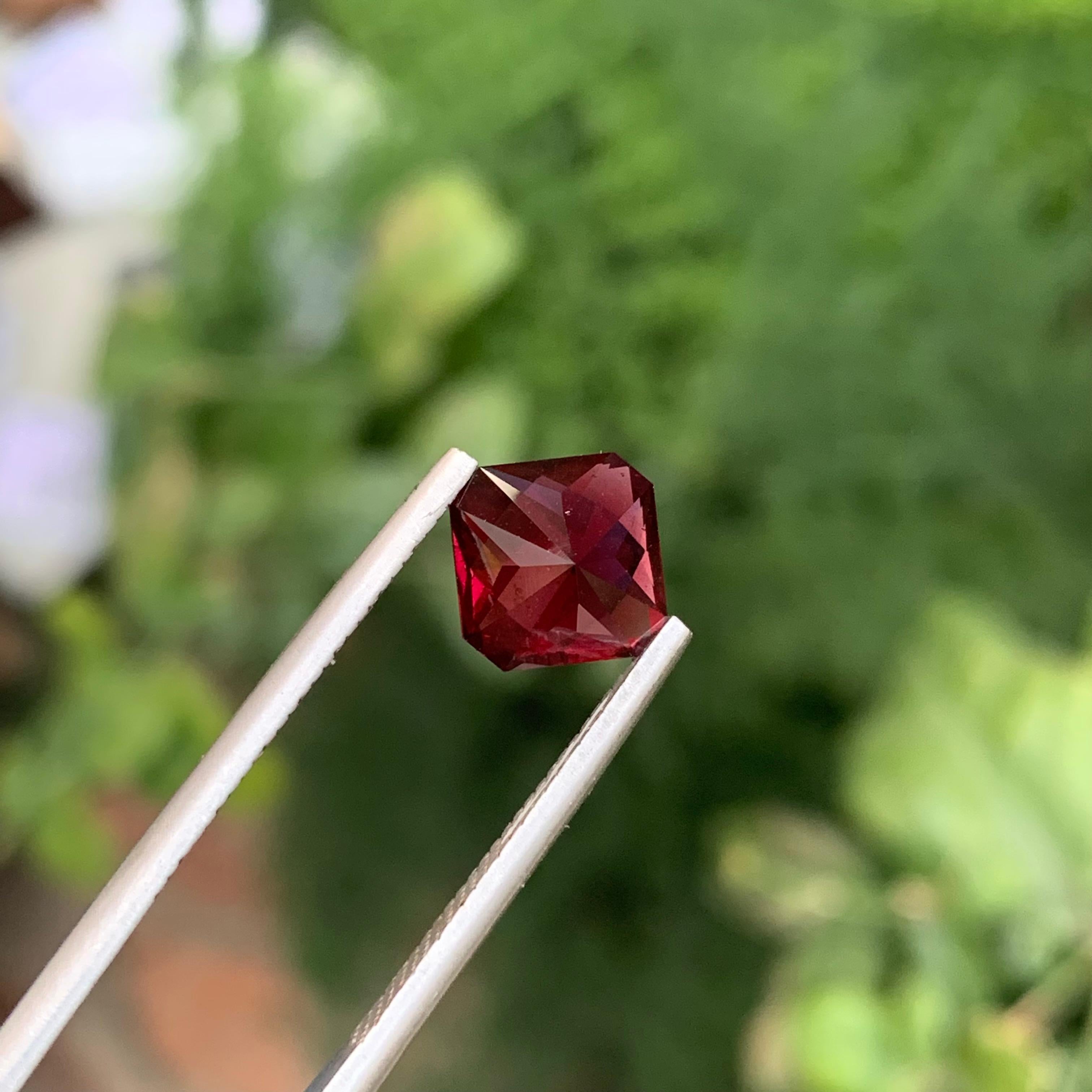 3.45 Carat Natural Loose Rhodolite Garnet Square Shape Gem en vente 2