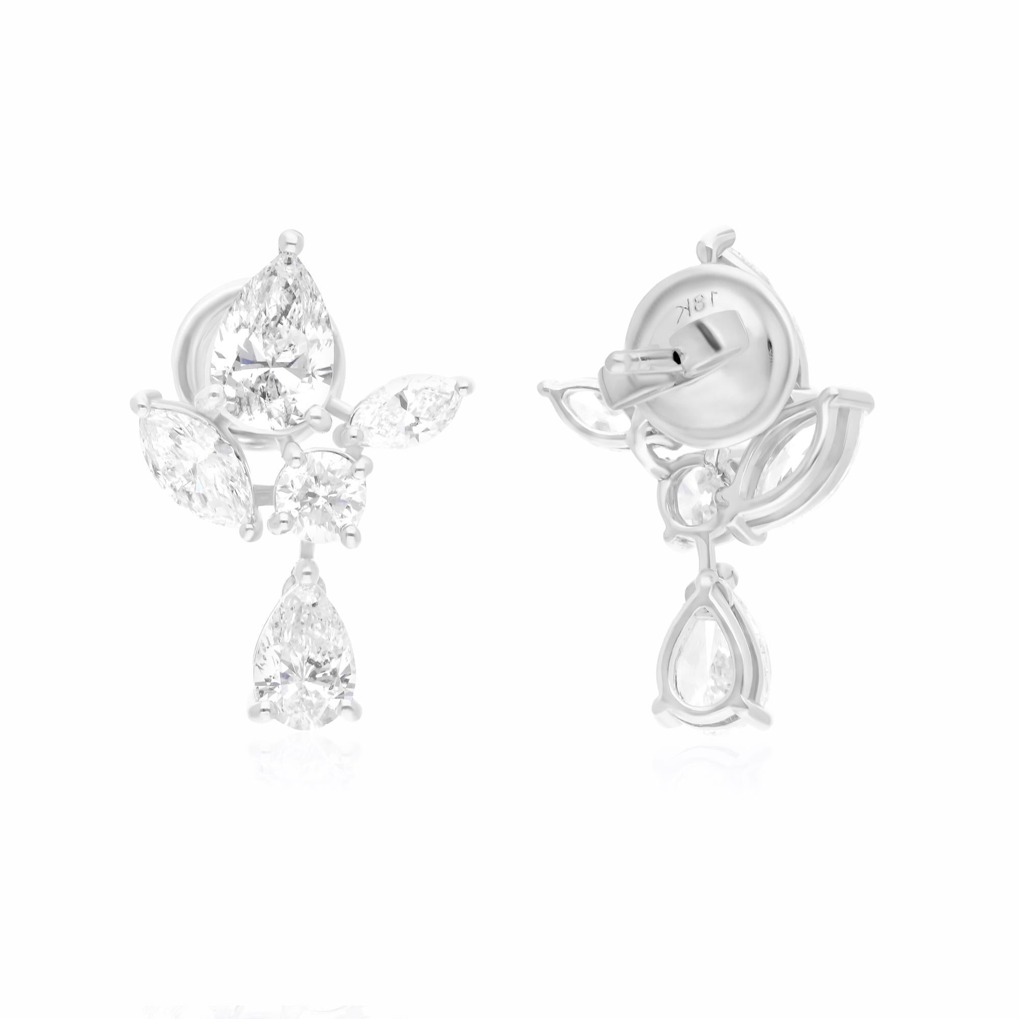 Coulées dans de l'or 18 carats, ces boucles d'oreilles exquises sont serties de 3,45 carats de diamants étincelants.

Suivez la vitrine de Spectrum Jewels pour découvrir la dernière collection et les pièces exclusives. Spectrum Jewels est fièrement