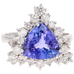 Bague cocktail en or blanc 14 carats avec tanzanite taille trillion de 3,45 carats et diamants