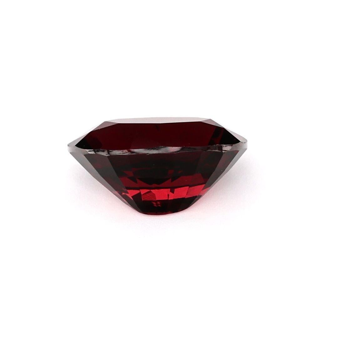 3.45 Carats Ceylon Pigeon Blood Red Garnet In New Condition In Makola, LK
