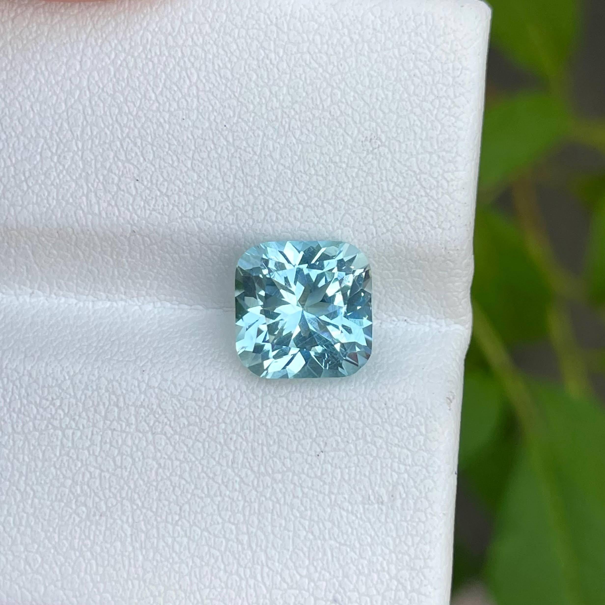 Modern 3.45 carats Fine Quality Aquamarine Custom Precision Cut Natural Nigerian Gem For Sale