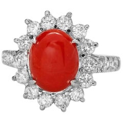 Impressionnante bague en or blanc 14 carats avec corail et diamants de 3,45 carats