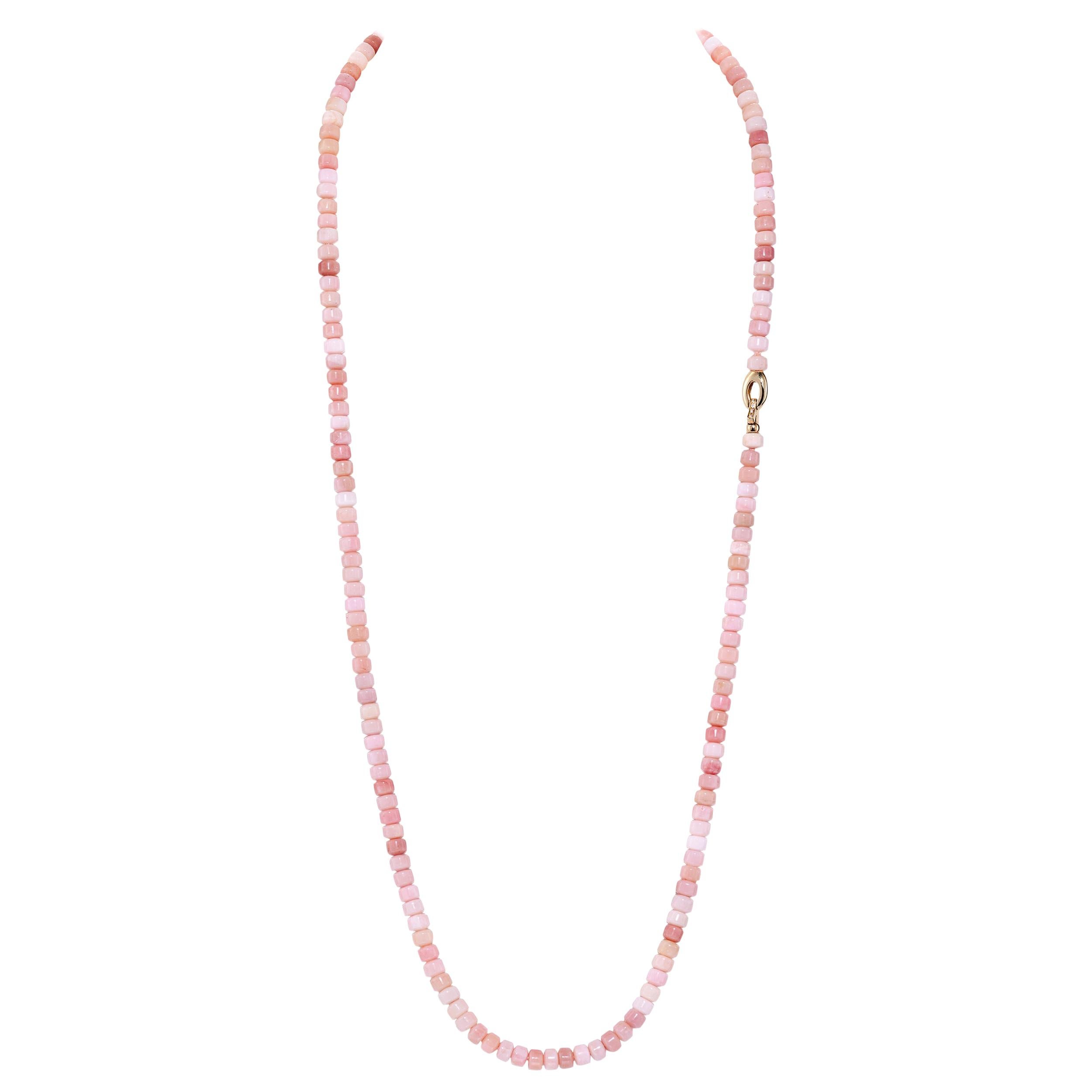 Perles d'opale rose de 345 carats avec fermoir en or jaune 18 carats et diamants d'accentuation