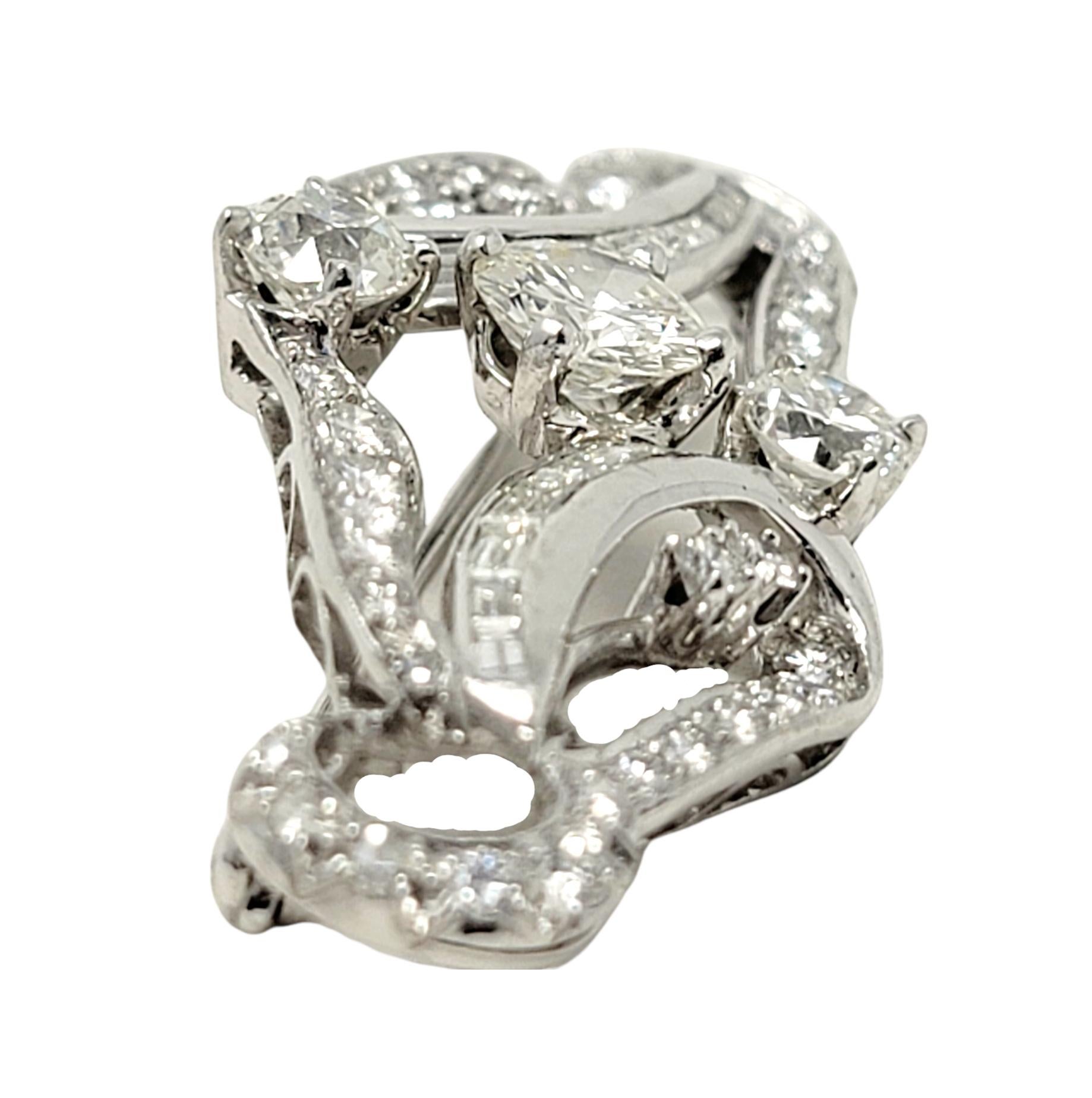 Broche tourbillon en platine avec diamants ronds brillants et baguettes de 3,45 carats au total en vente 2