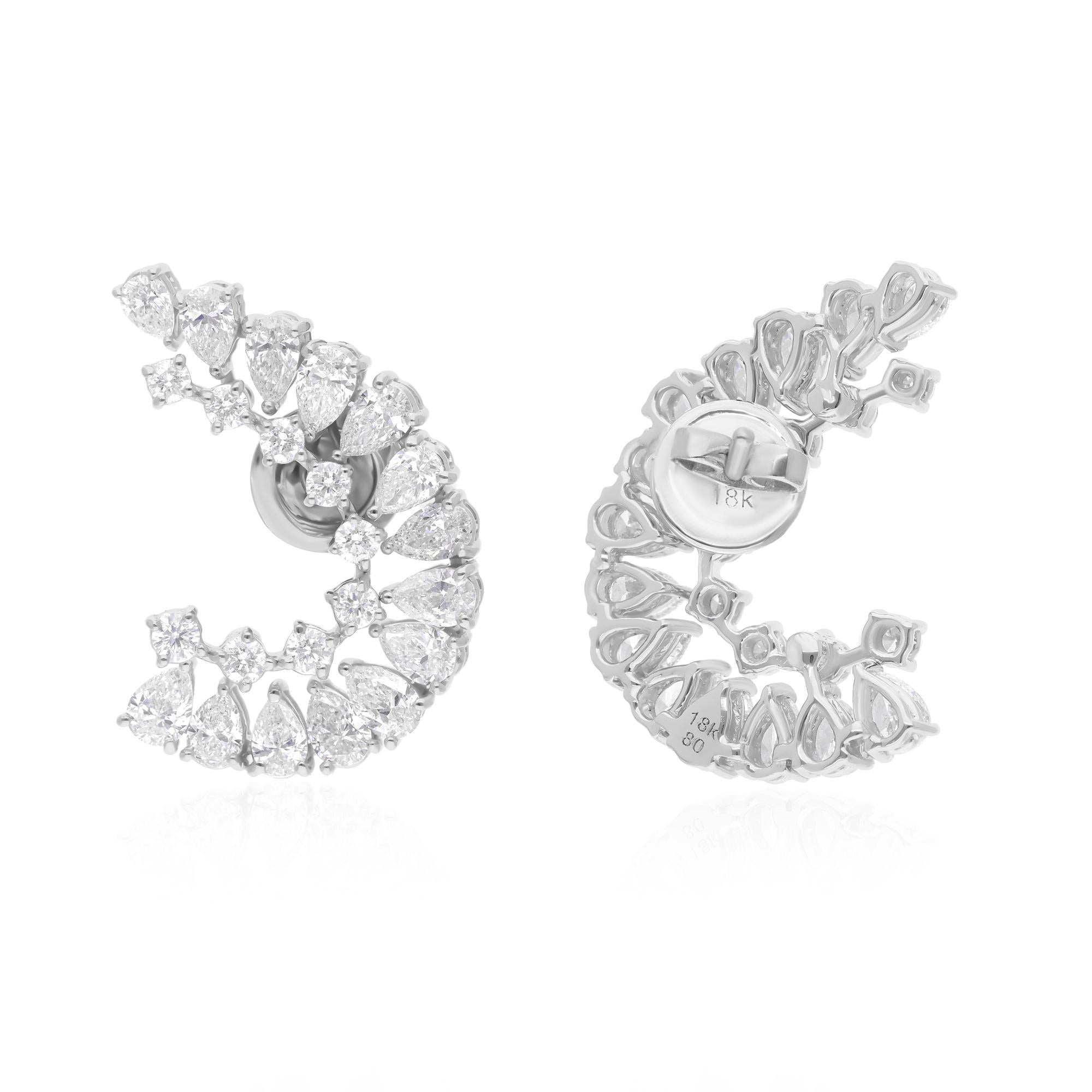 Realizzati in oro a 18 carati, questi squisiti orecchini sono impreziositi da 3,45 carati di diamanti scintillanti.

Segui la vetrina di Spectrum Jewels per vedere le ultime collezioni e i pezzi esclusivi. Spectrum Jewels è orgoglioso di essere