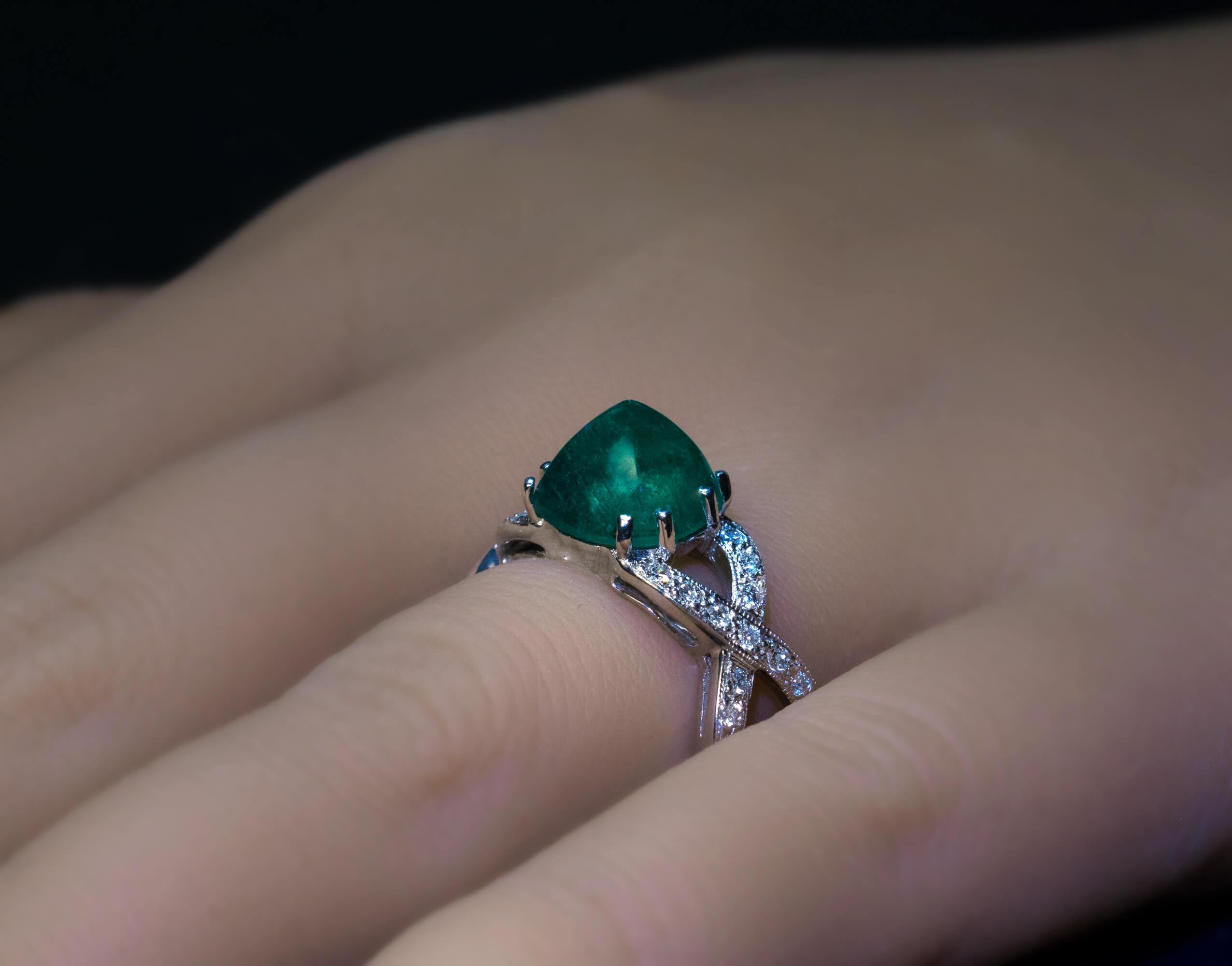Sugarloaf Cabochon 3.45 Ct Sugarloaf Emerald Diamond Engagement Ring For Sale