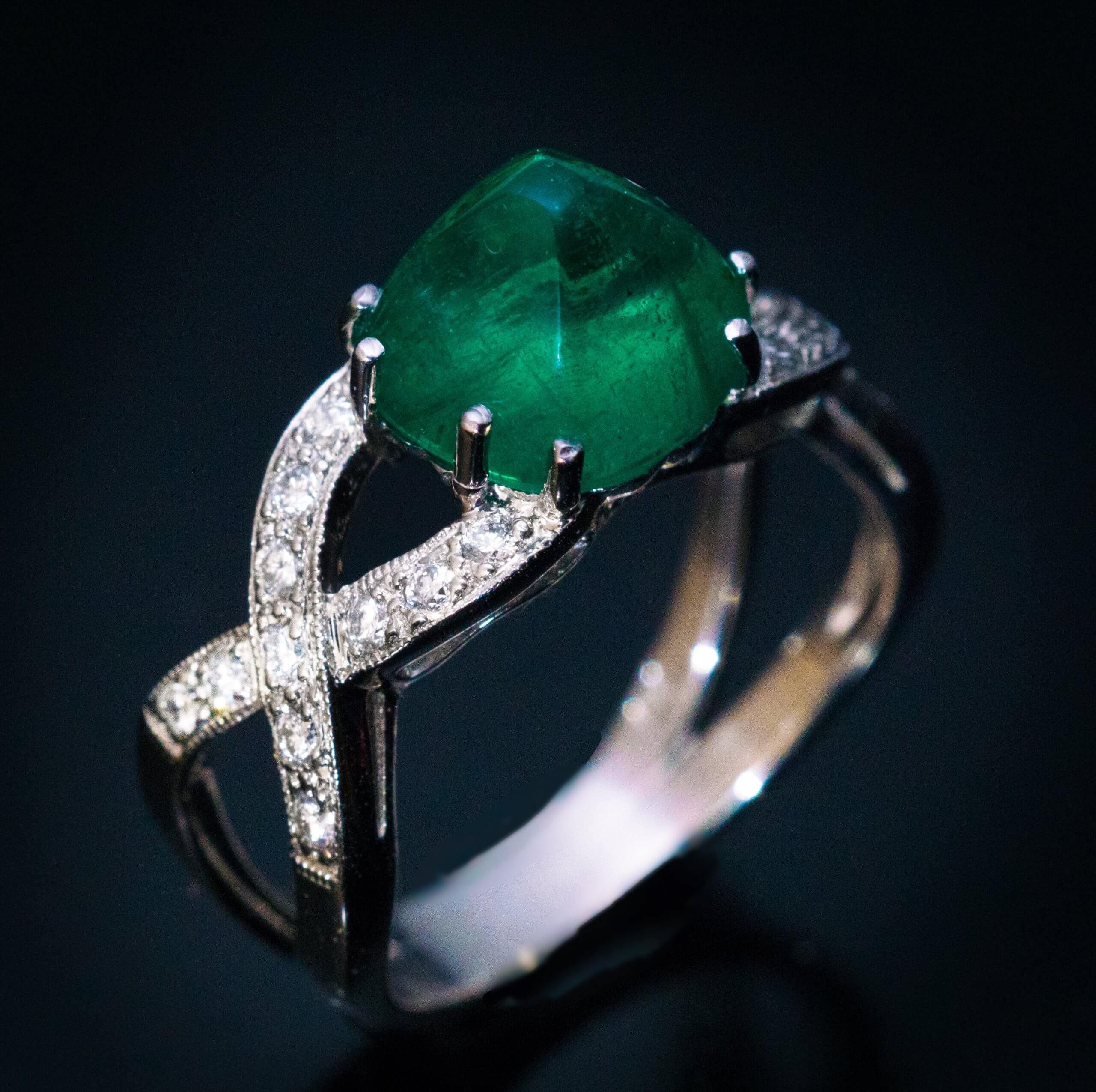 3.45 Ct Sugarloaf Emerald Diamond Engagement Ring In Excellent Condition For Sale In Chicago, IL