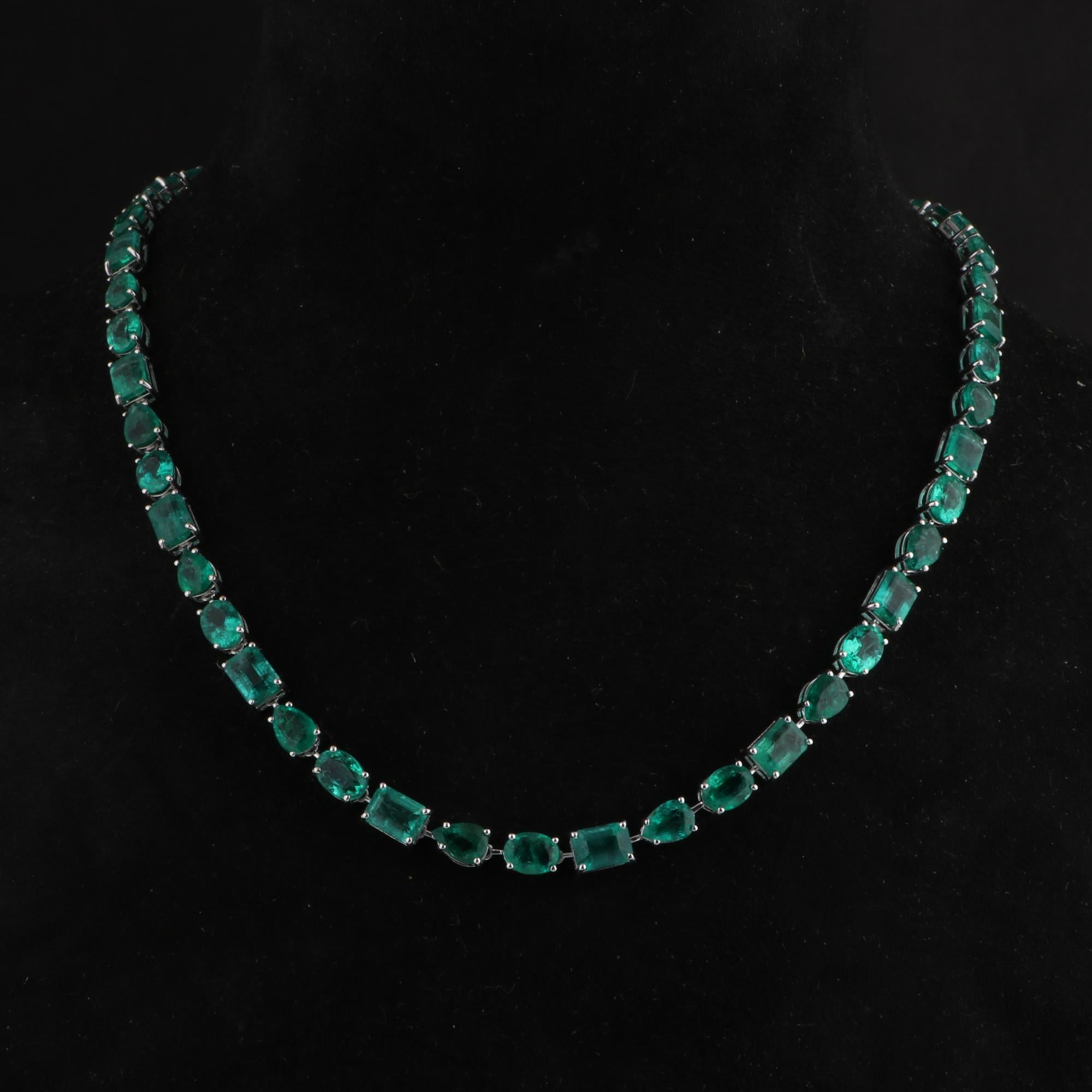 Modern 34.51 Carat Natural Emerald Gemstone Necklace 18 Karat White Gold Fine Jewelry For Sale