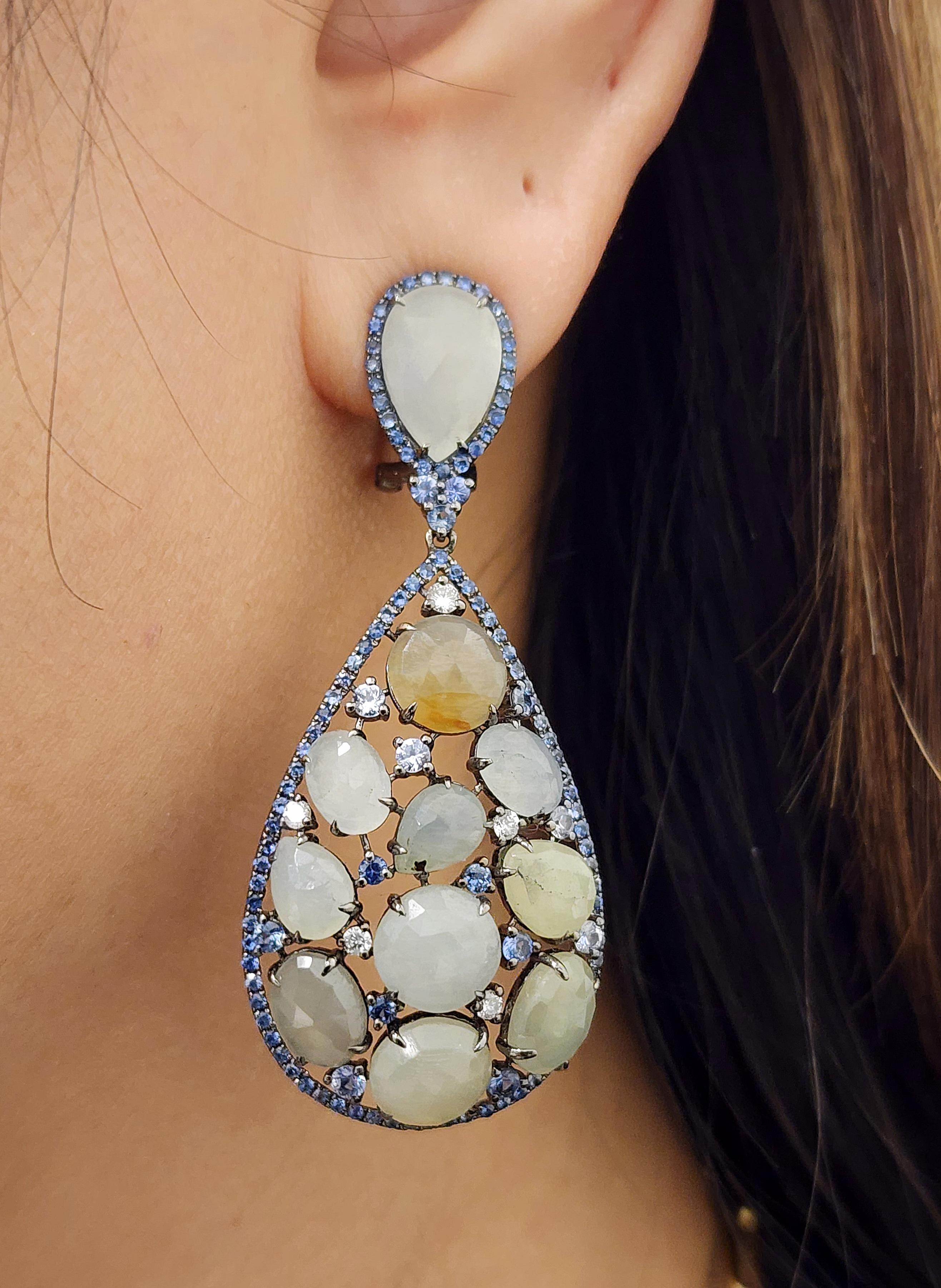 Boucles d'oreilles pendantes en saphir naturel et diamant de 34.52 ct Neuf - En vente à Chicago, IL