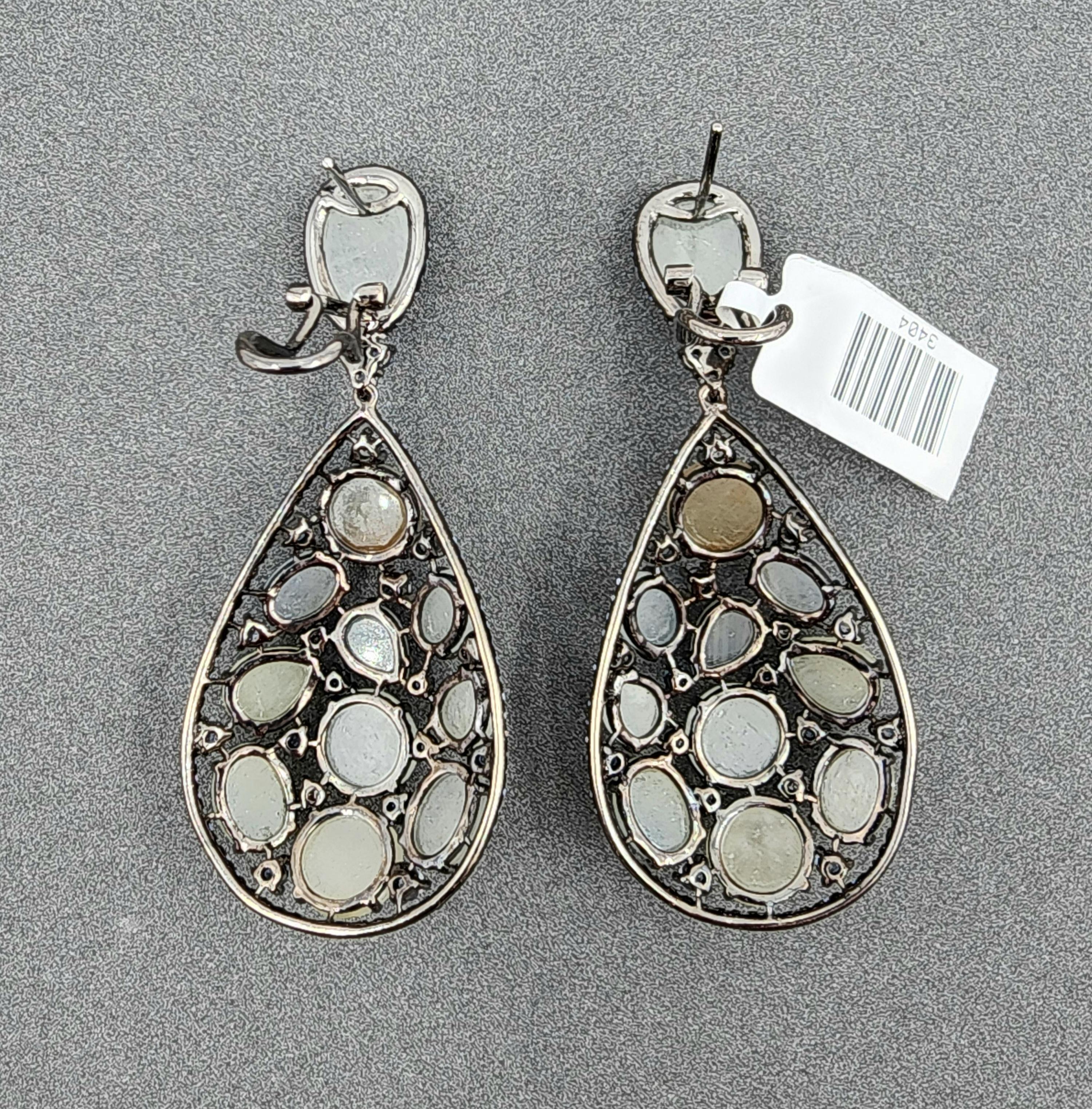 Boucles d'oreilles pendantes en saphir naturel et diamant de 34.52 ct en vente 1