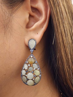 Boucles d'oreilles pendantes en saphir naturel et diamant de 34.52 ct