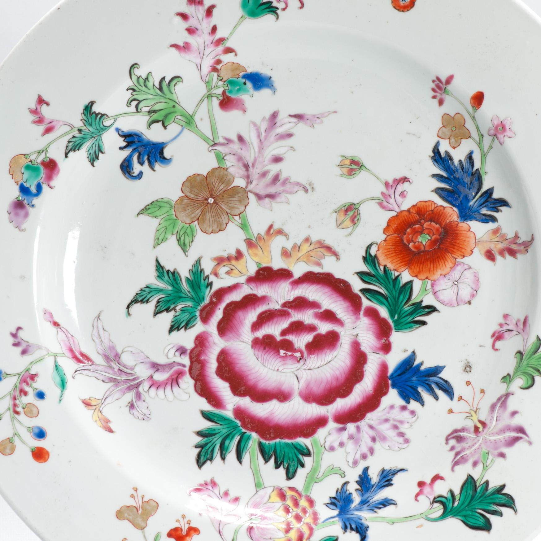 34.5CM Antique 18C Chinese Porcelain Famille Rose Qianlong Charger In Good Condition In Amsterdam, Noord Holland