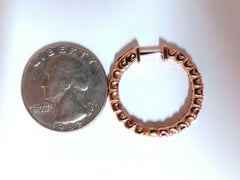 Orecchini a cerchio con rubini naturali e diamanti da 3,45 ct, in oro rosa 14kt, modello “Inside Out”*