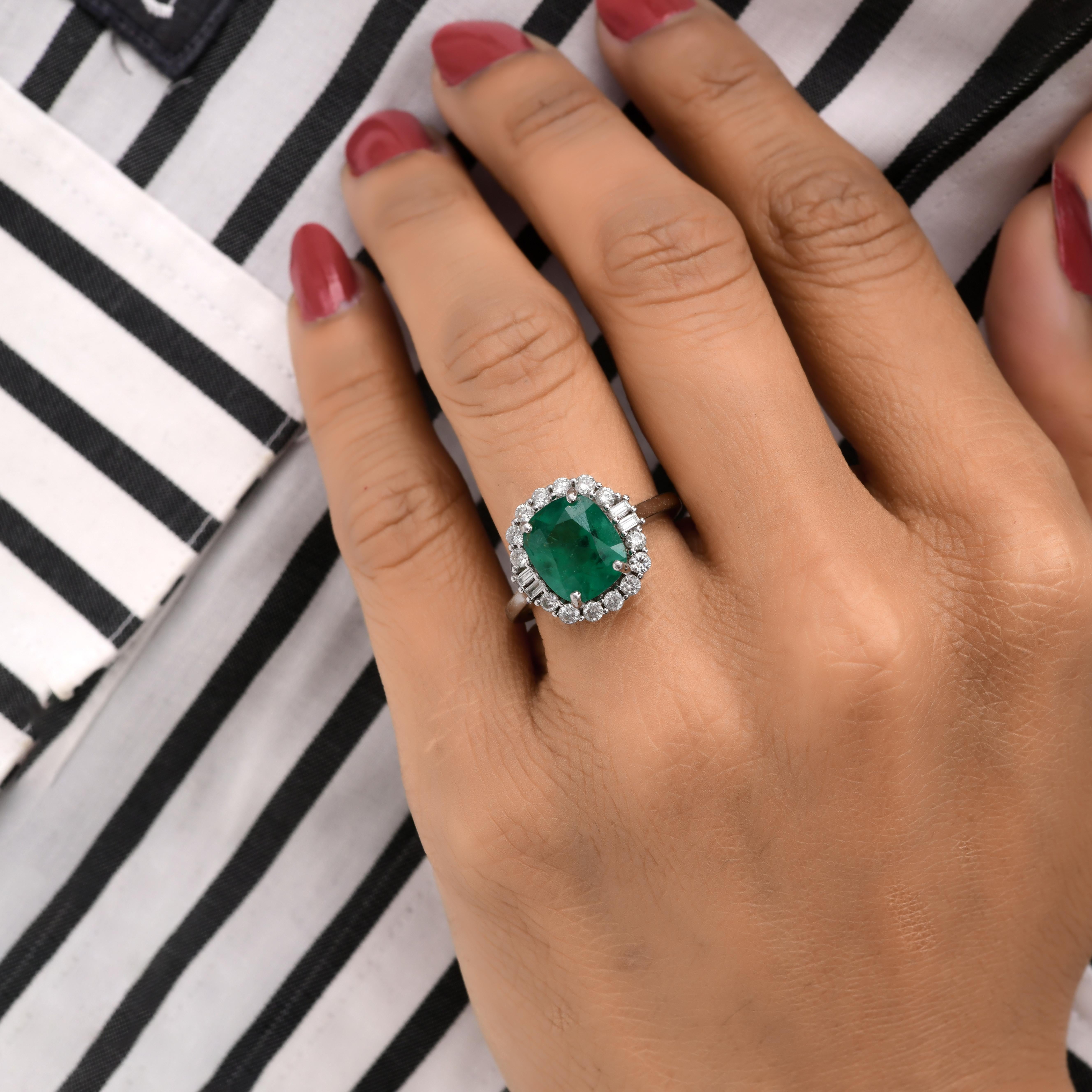 in vendita:  Anello nuziale con diamante aureolato di smeraldo dello Zambia, taglio ovale, 3,45 carati, oro bianco 14 carati 2