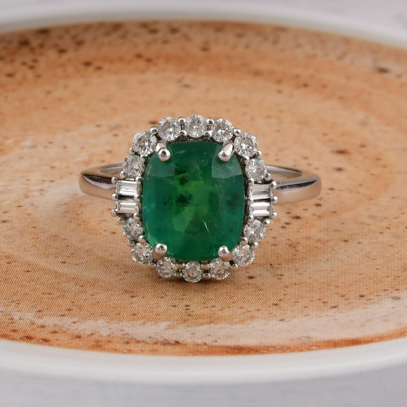 in vendita:  Anello nuziale con diamante aureolato di smeraldo dello Zambia, taglio ovale, 3,45 carati, oro bianco 14 carati 8