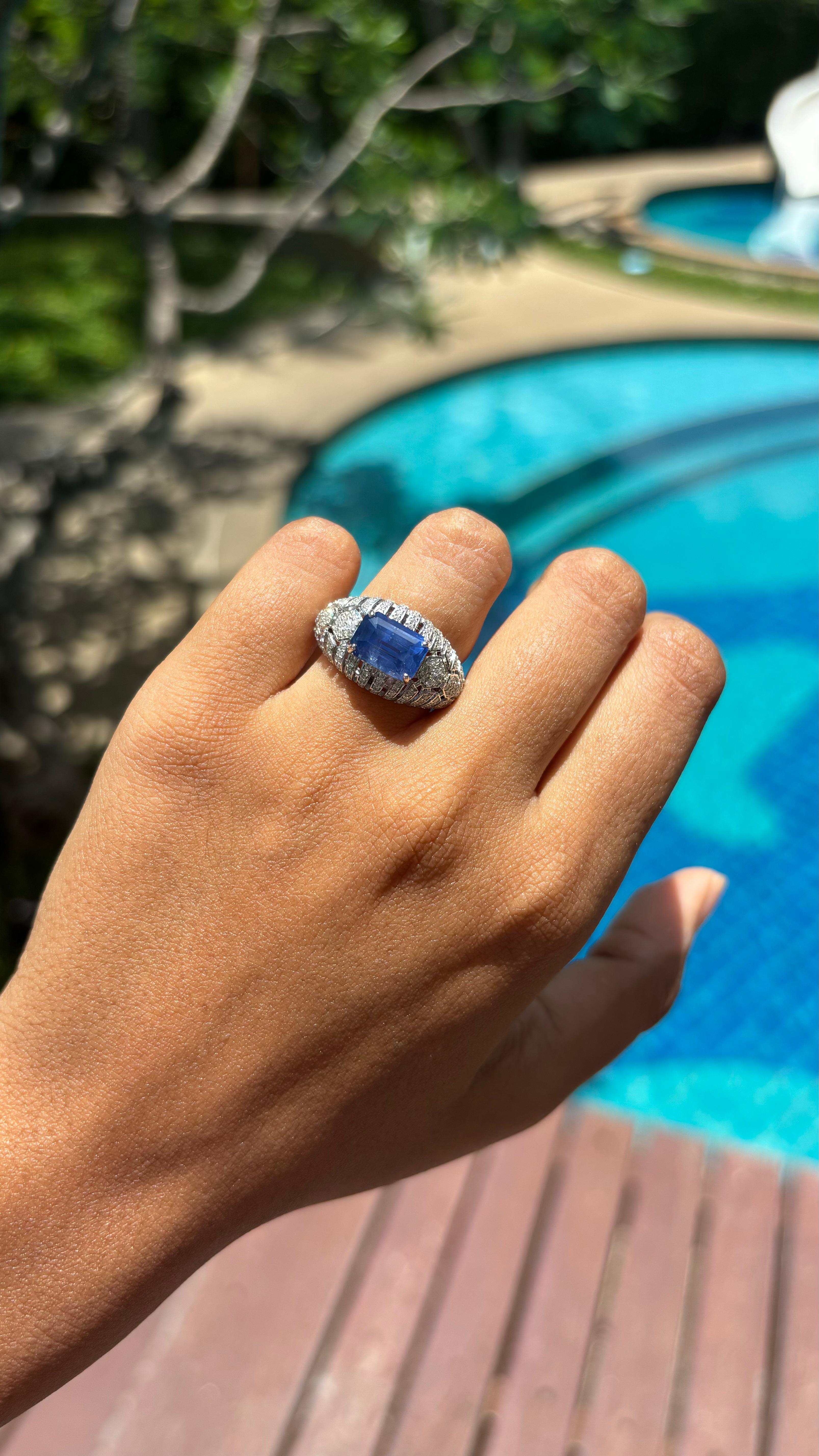 3,45 Karat Königsblauer Saphir & Diamant-Ring aus 18 Karat Weißgold mit Nieten im Angebot 1