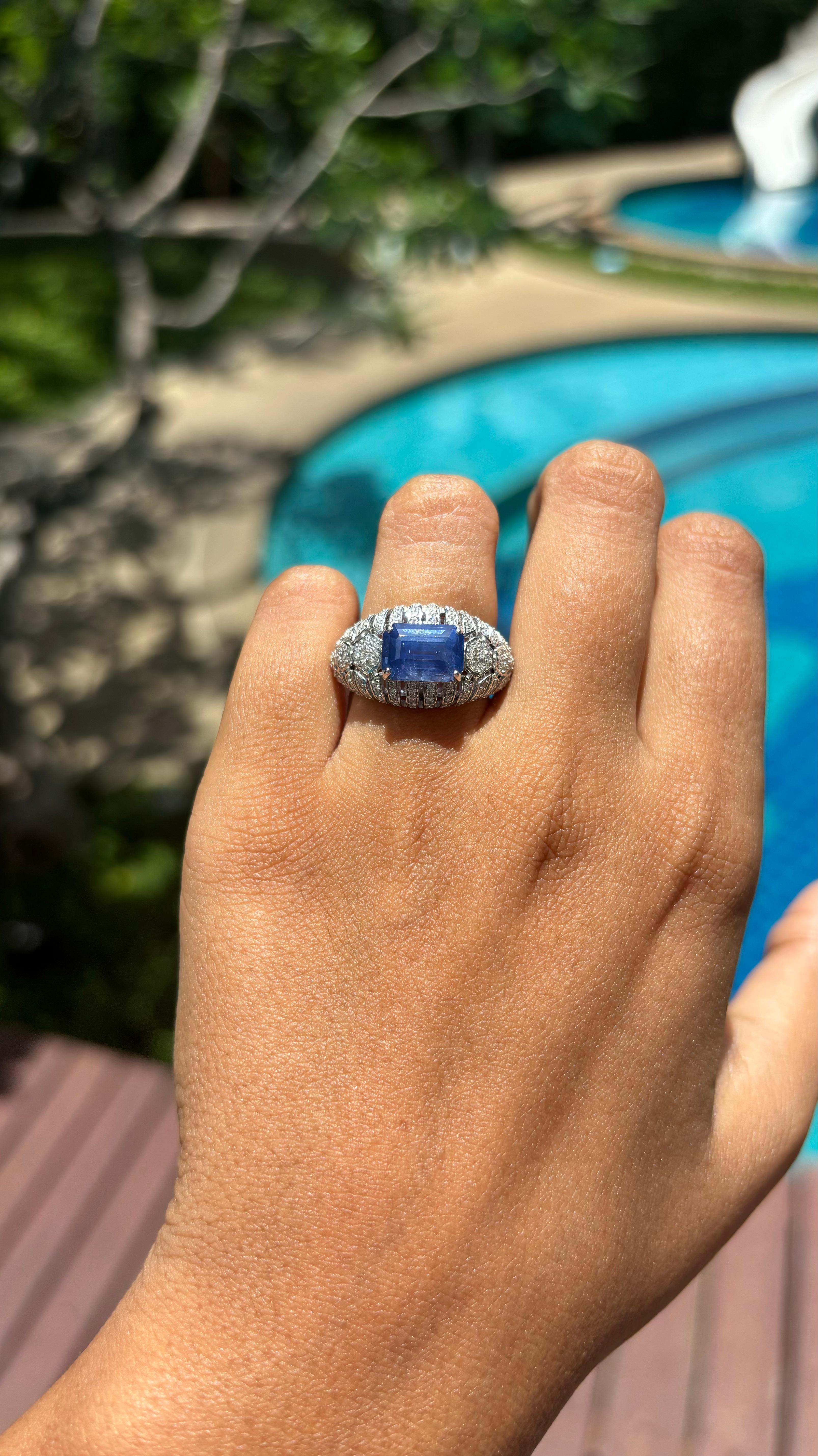 3,45 Karat Königsblauer Saphir & Diamant-Ring aus 18 Karat Weißgold mit Nieten im Angebot 2
