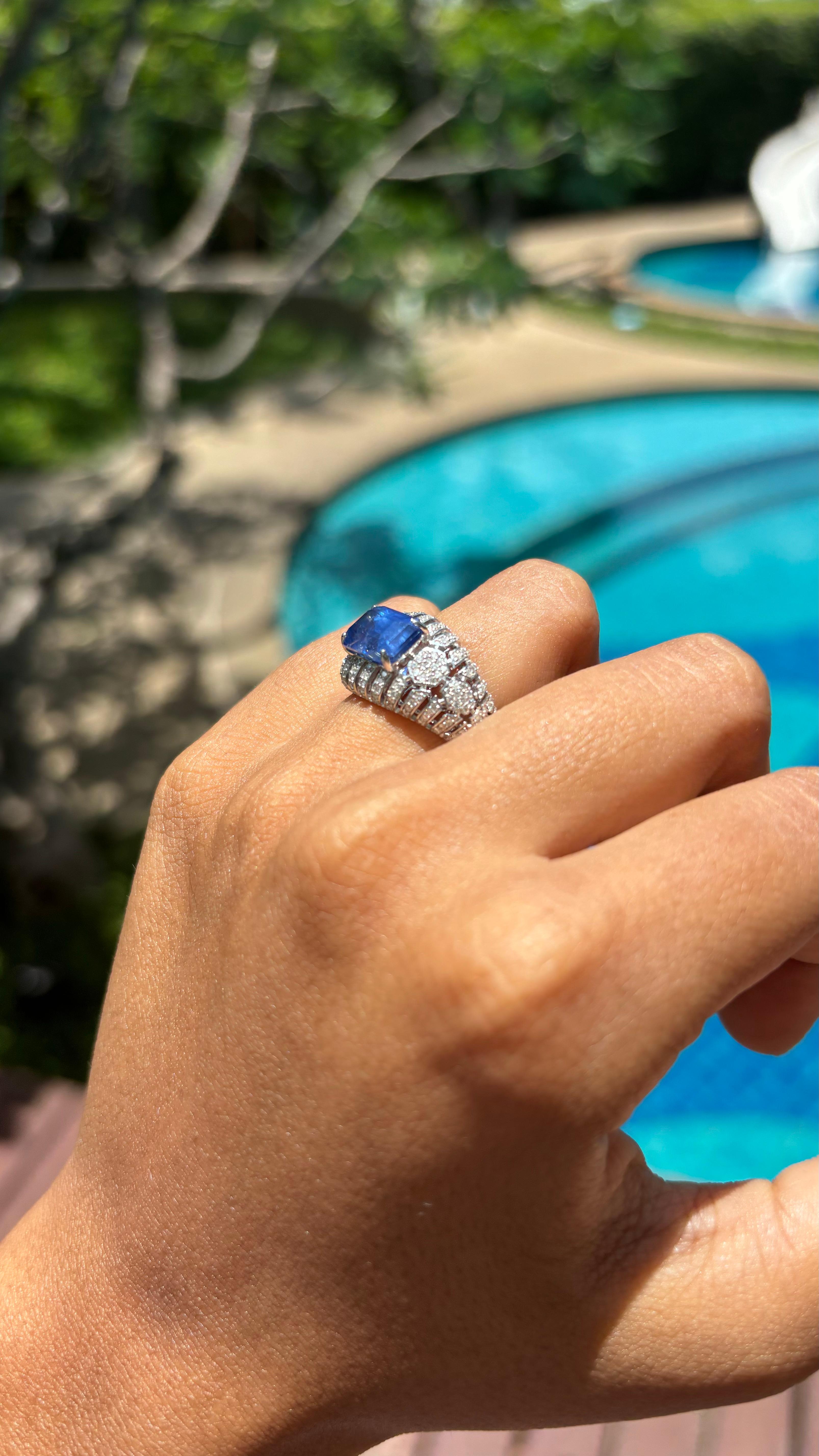 3,45 Karat Königsblauer Saphir & Diamant-Ring aus 18 Karat Weißgold mit Nieten im Angebot 3