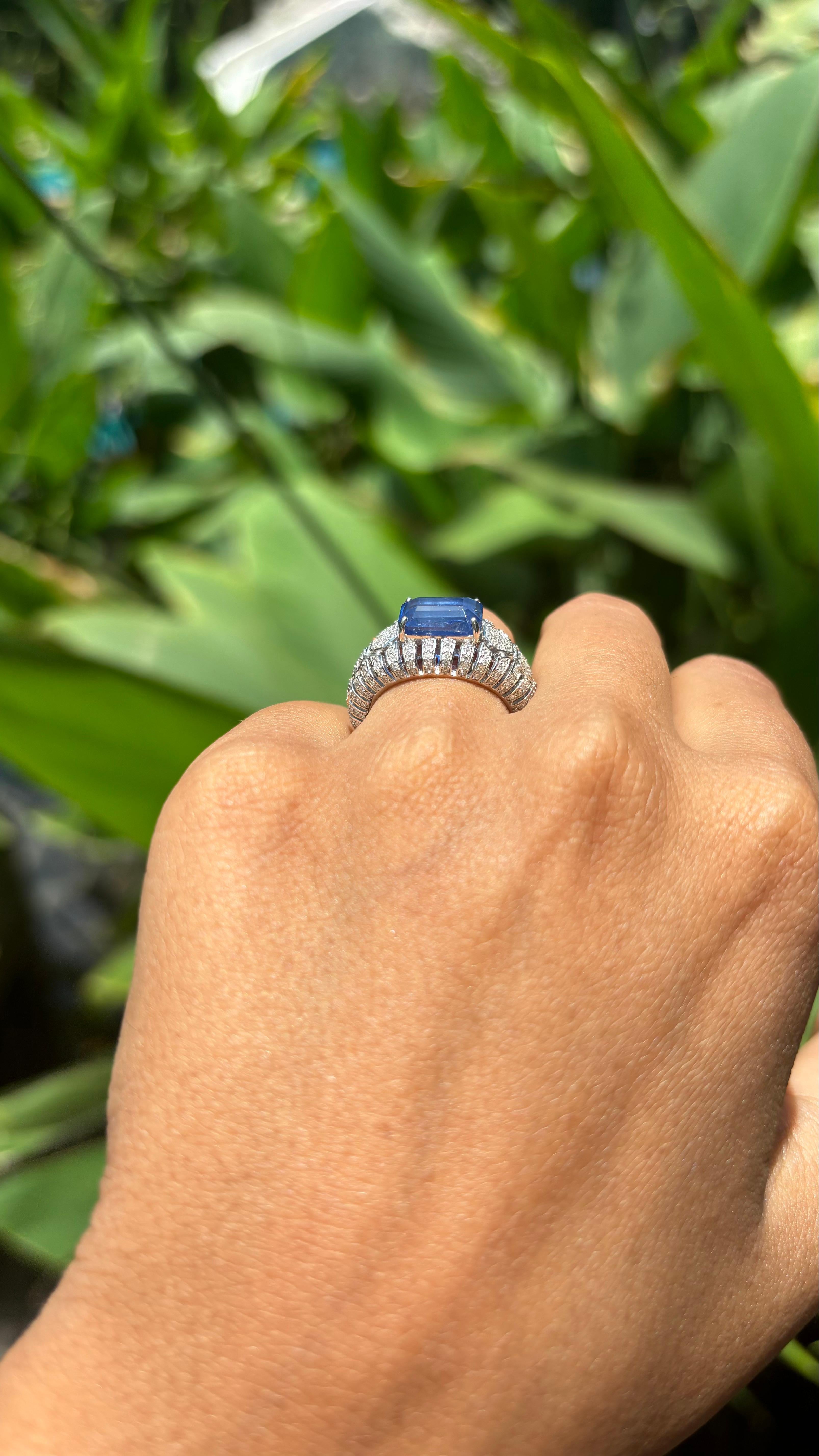 3,45 Karat Königsblauer Saphir & Diamant-Ring aus 18 Karat Weißgold mit Nieten im Angebot 7
