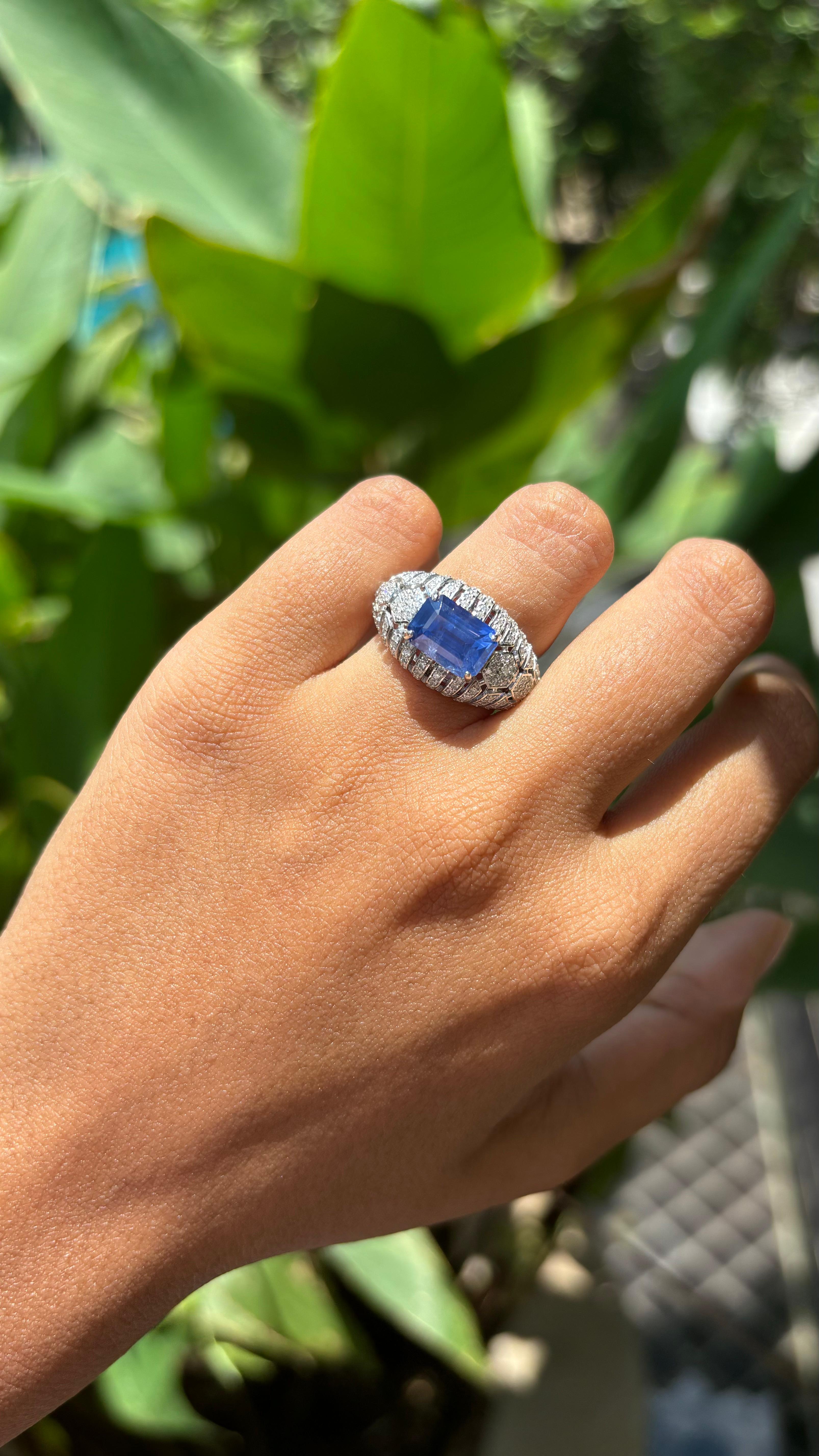 3,45 Karat Königsblauer Saphir & Diamant-Ring aus 18 Karat Weißgold mit Nieten im Angebot 8
