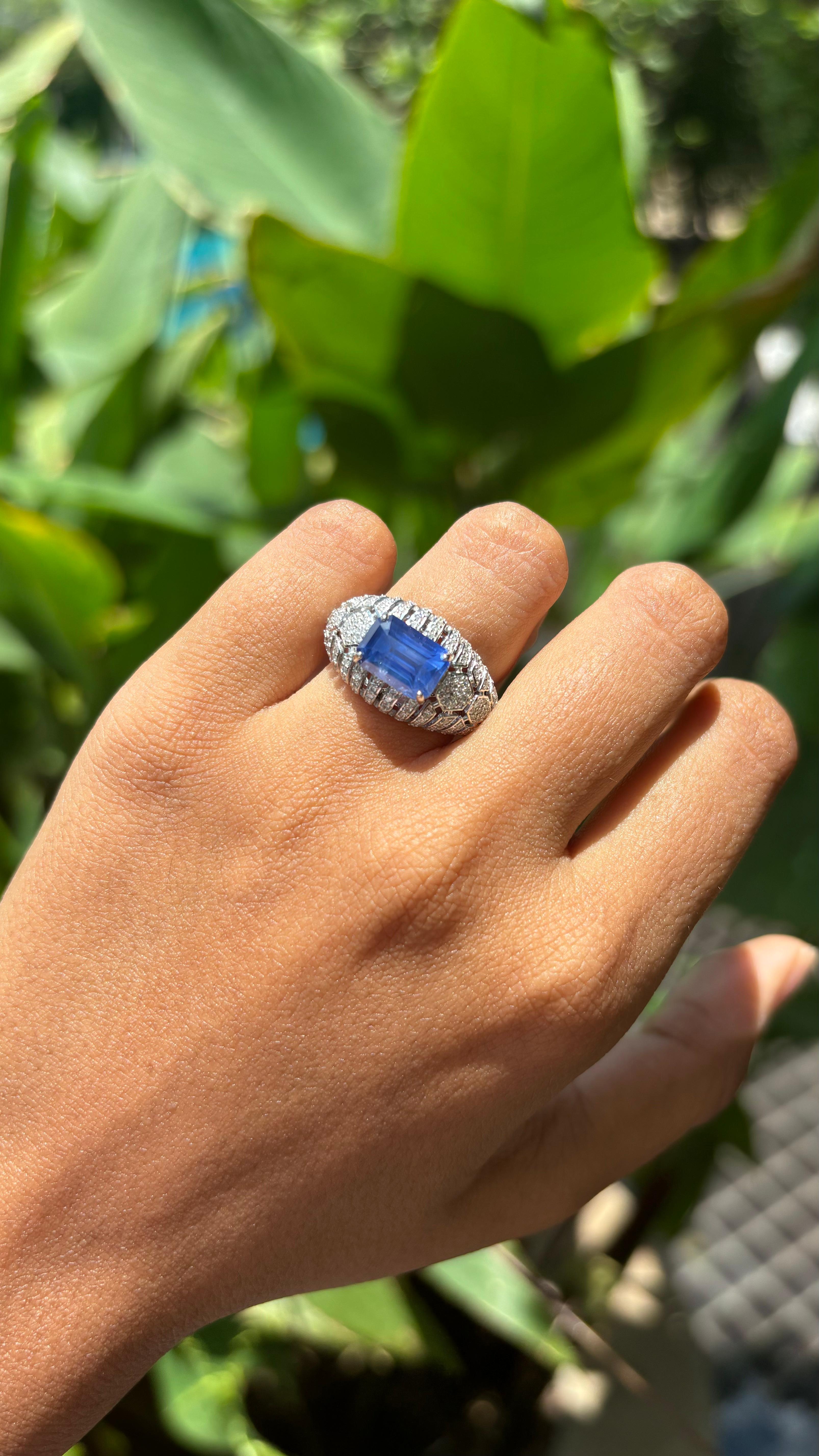 3,45 Karat Königsblauer Saphir & Diamant-Ring aus 18 Karat Weißgold mit Nieten im Angebot 9