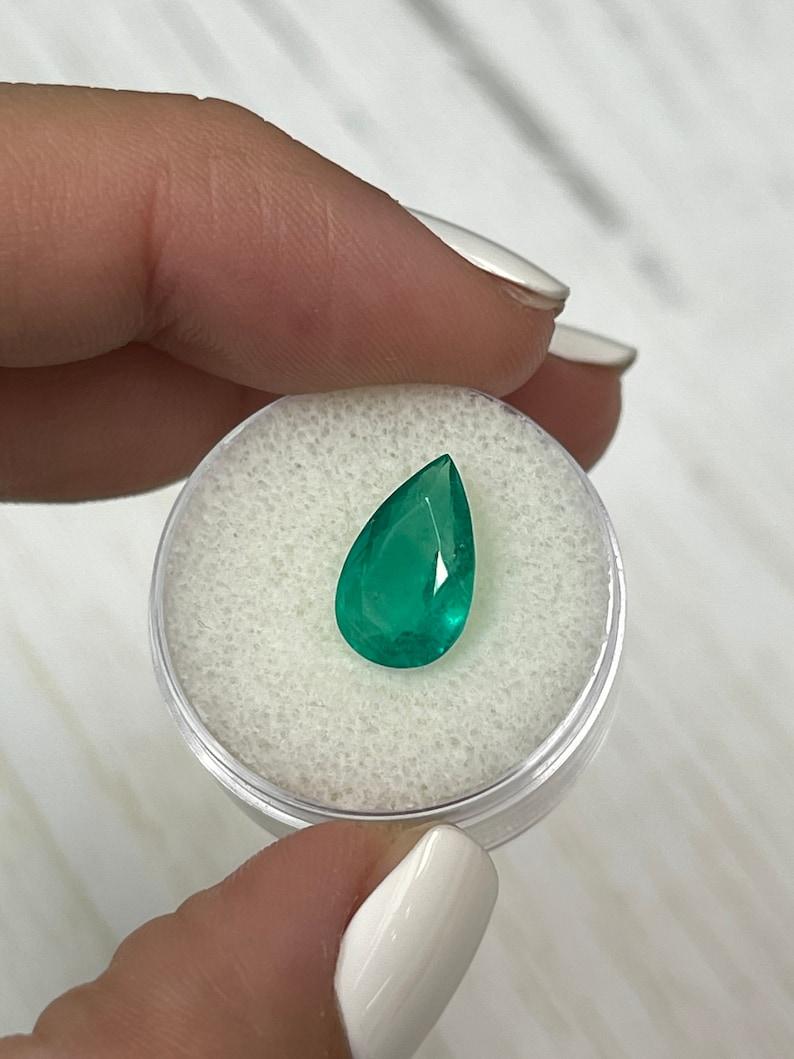 Taglio a goccia Smeraldo colombiano verde erba da 3,46 carati 13x8 - pietra di maggio a goccia con taglio a pera in vendita