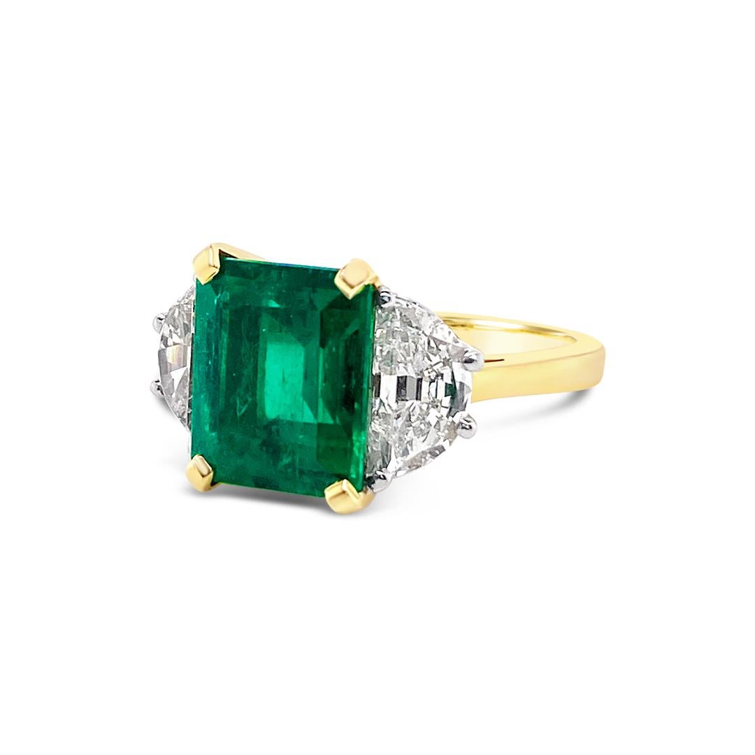 3.46 Carat Emerald and Diamond Ring in 18 Karat Yellow Gold and Platinum For Sale 3