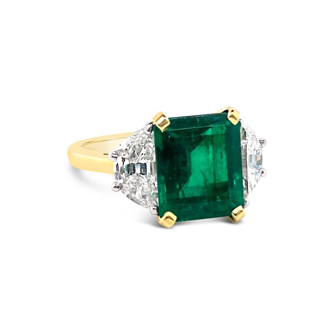 3.46 Carat Emerald and Diamond Ring in 18 Karat Yellow Gold and Platinum For Sale 4