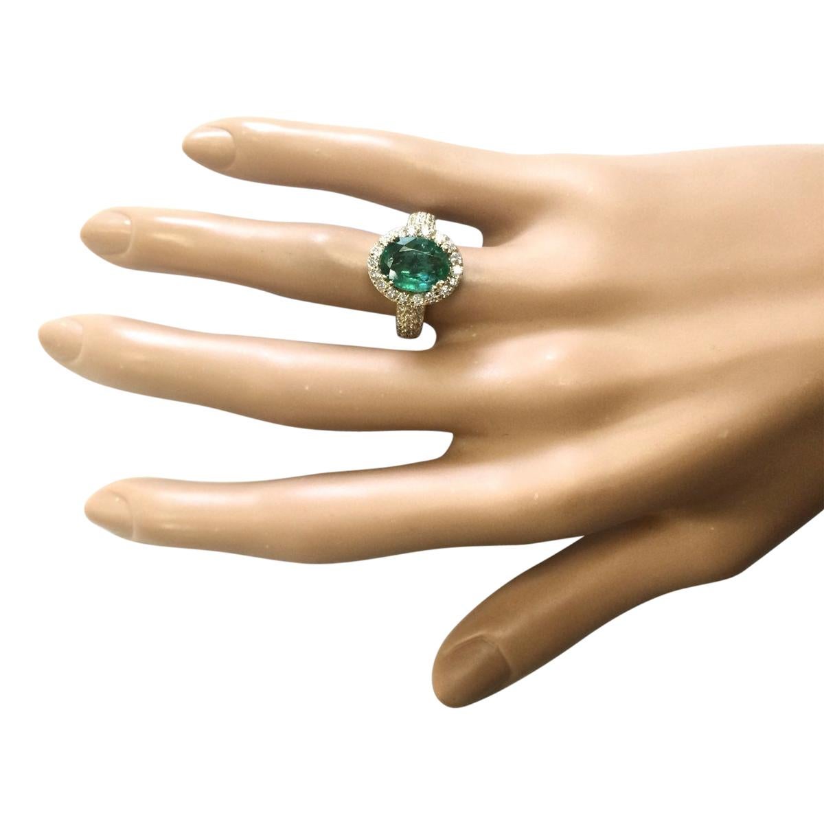 Natural Emerald Diamond Ring In 14 Karat Yellow Gold In New Condition For Sale In Manhattan Beach, CA