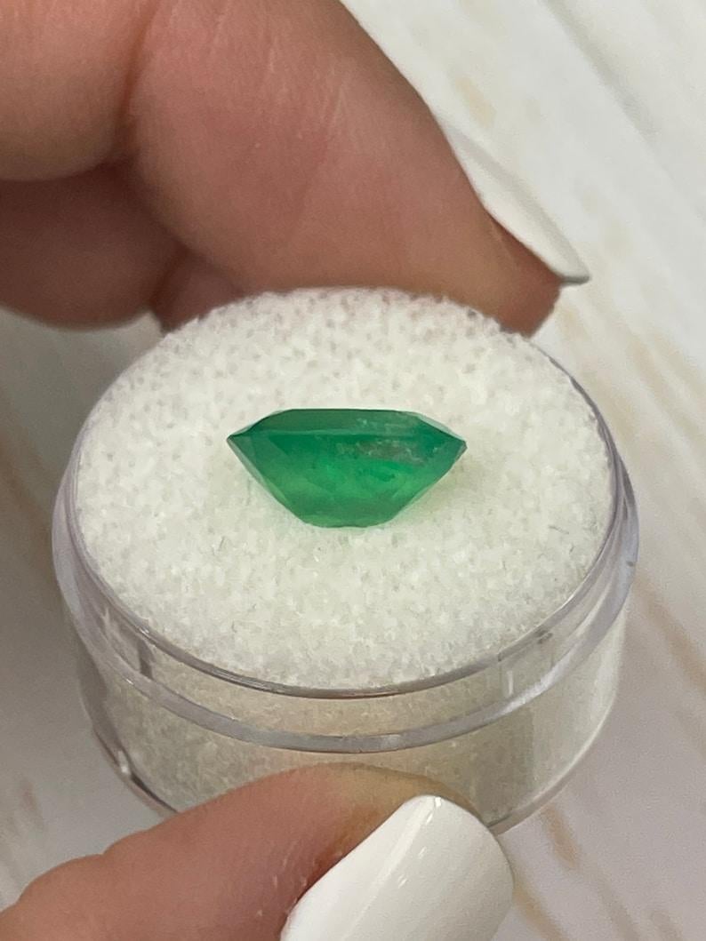 Esmeralda colombiana verde neón de 3,46 quilates talla oval - Gema del mes de mayo en venta 2